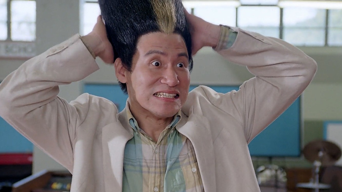 李克勤一首《护花使者》堪称经典,节奏感十足,配上这扫把头笑了