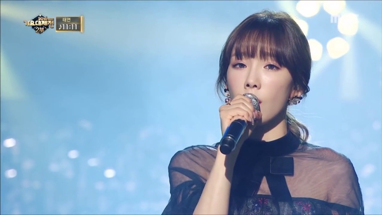 金发尤物泰妍《rain》演唱会现场,白皙到透光的皮肤~太漂亮了这女人!