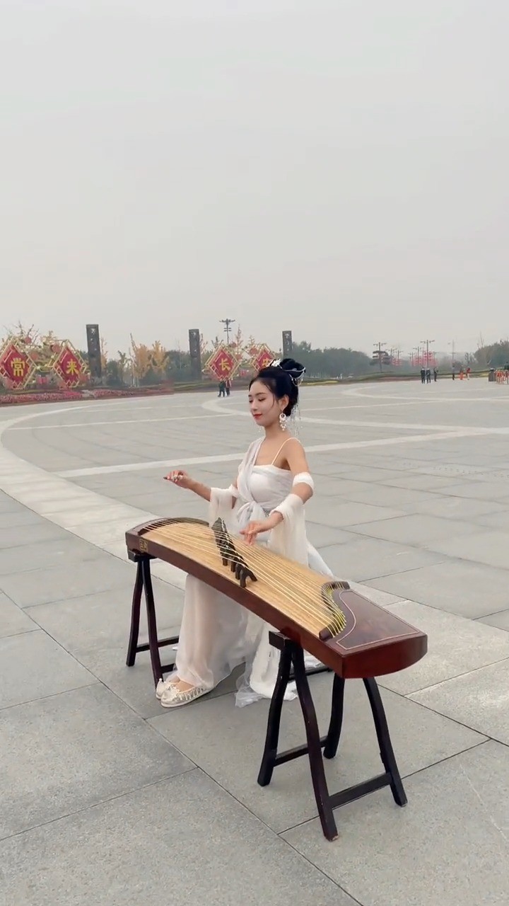  - 今天敦煌飞天的造型 弹一曲《可可托海的牧羊人》