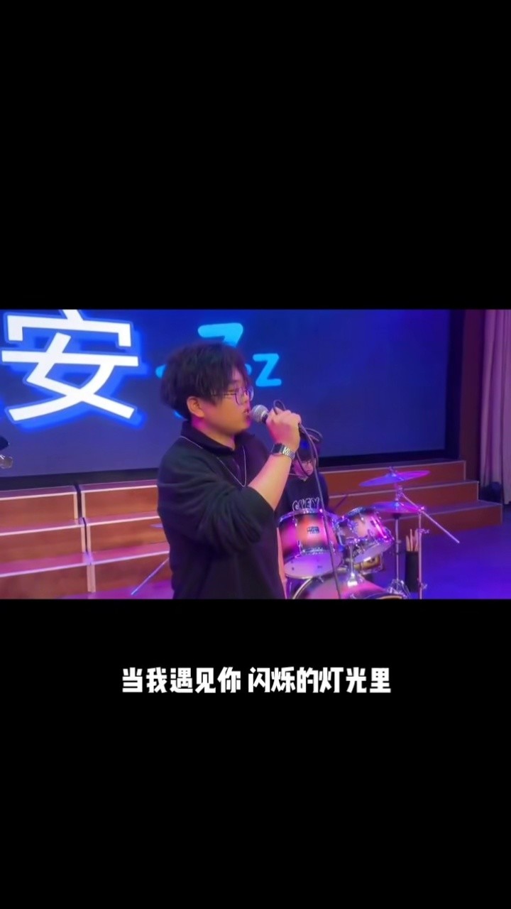 祝大家一天愉快～晚安 #麻园诗人  #演出现场视频 #晚安 #智商税乐队