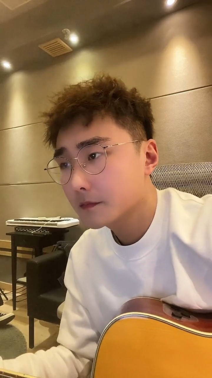 - 有一种悲伤,好听翻唱!