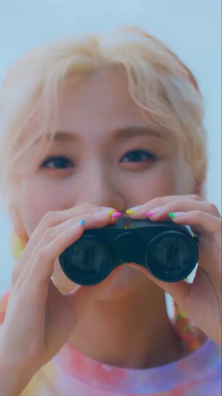 - 我想和你在一起,谁让我偷偷摸摸靠近了你,粉红法拉利