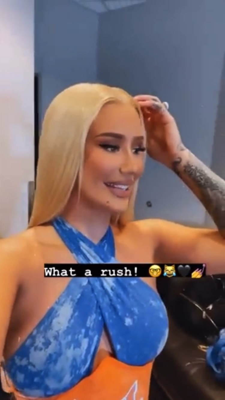  - Iggy Azalea现场表演结束后台自拍视频