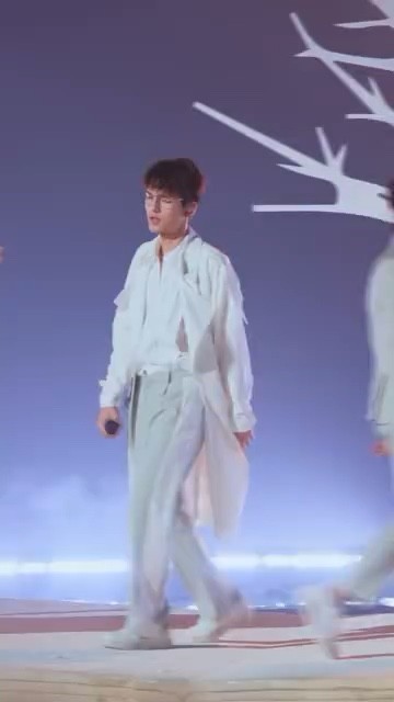 - 李洛尔直拍