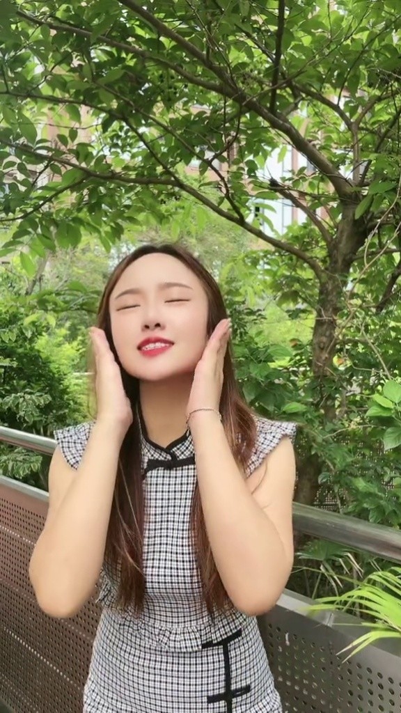 颜久冰#谁不曾年少 靠近我要提前想清楚,我除了美一无所有