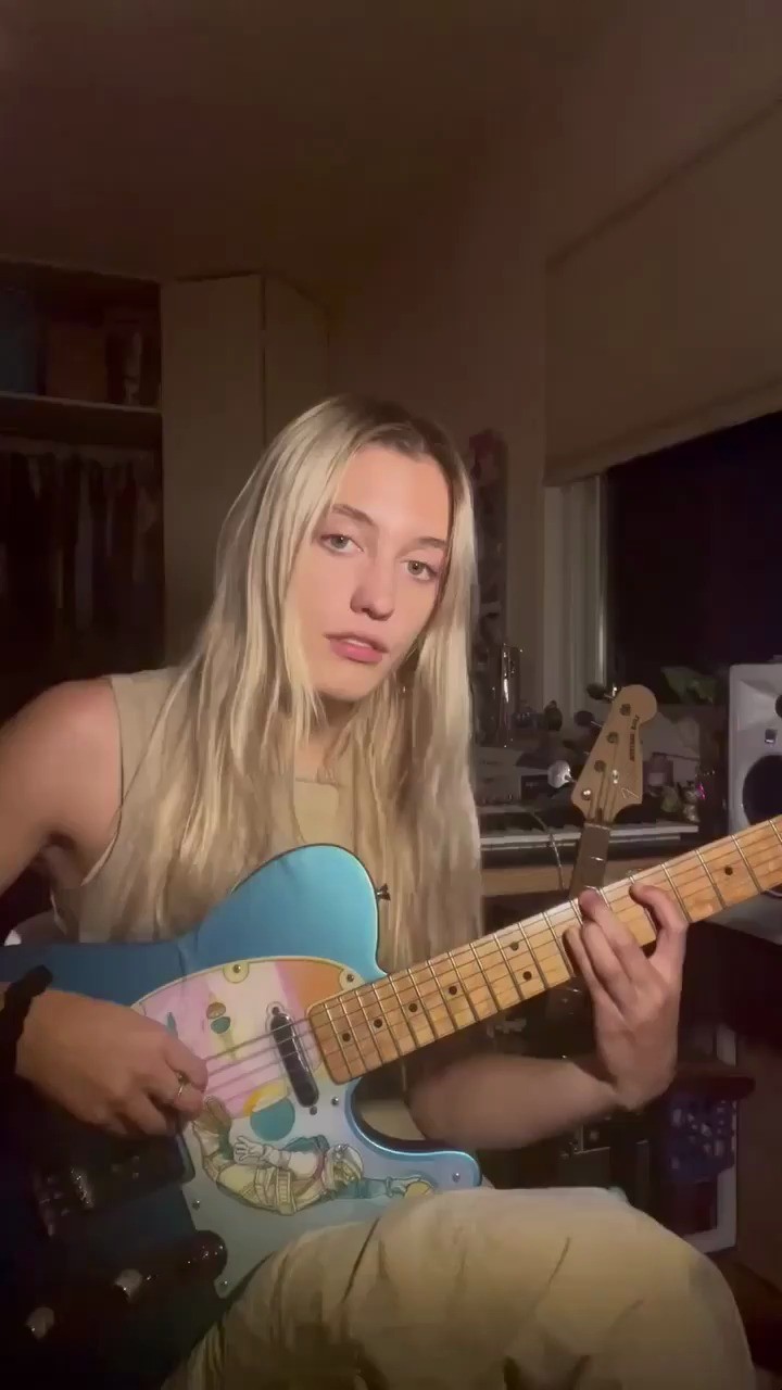  - [Chillhop] Enluv & Molly McPhaul - In Between (现场版)