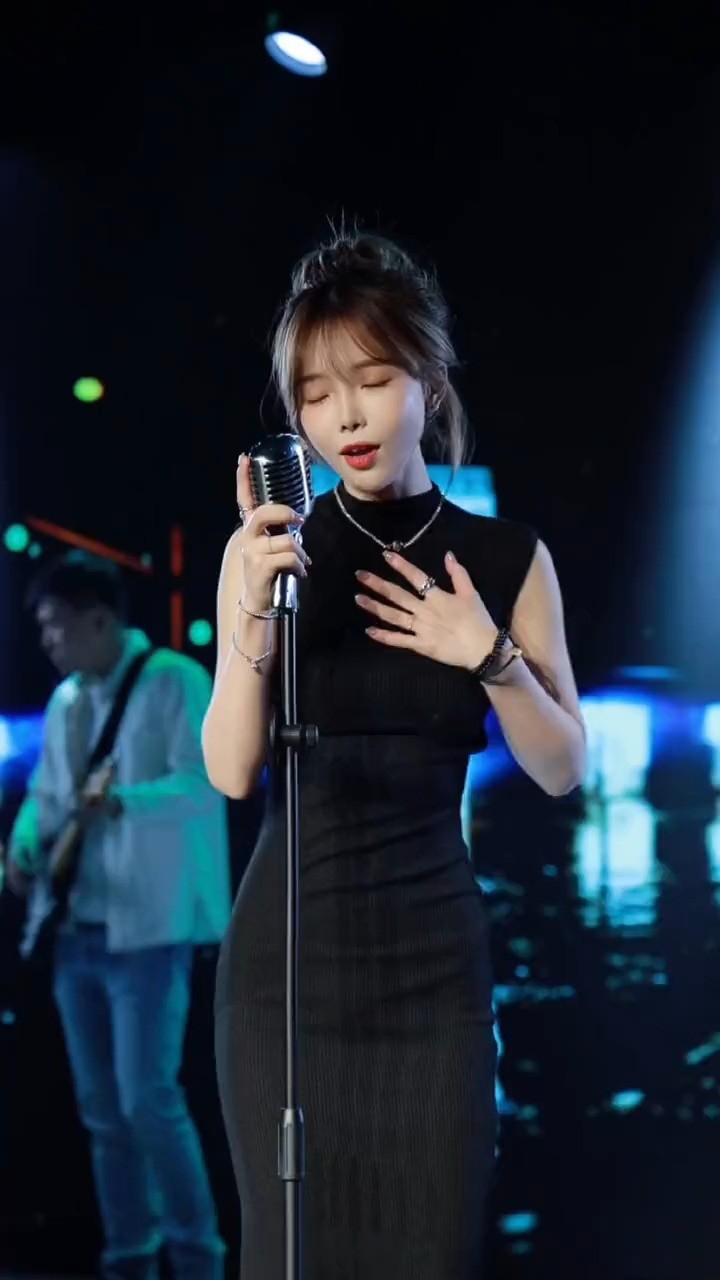 汪六六《在他乡》-高清mv在线看-qq音乐-千万正版音乐海量无损曲库