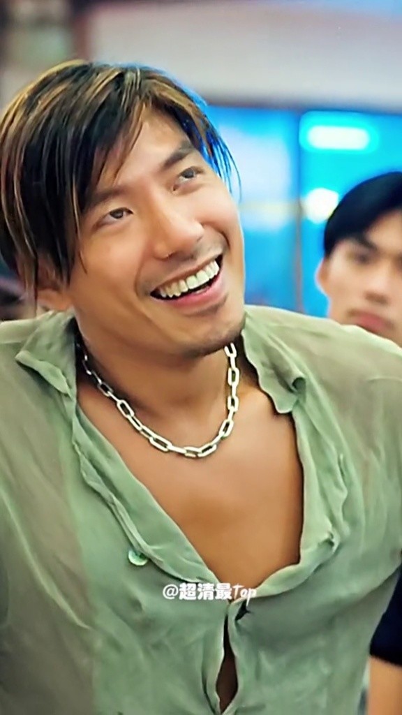 乌鸦:古惑仔怎么演.导演:收着点就行了  #张耀扬  #超清