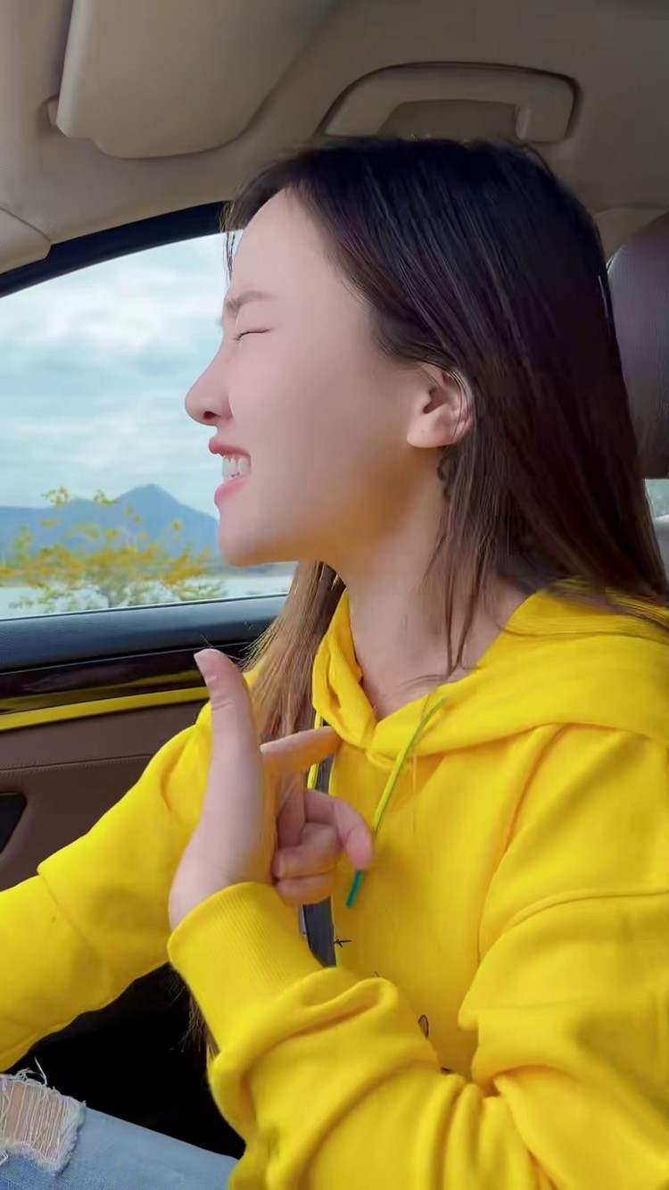 颜久冰 深圳好热啊