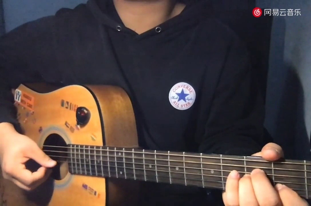 三哥漫时光琴友精选王洛宾先生经典歌曲永隔一江水吉他弹唱