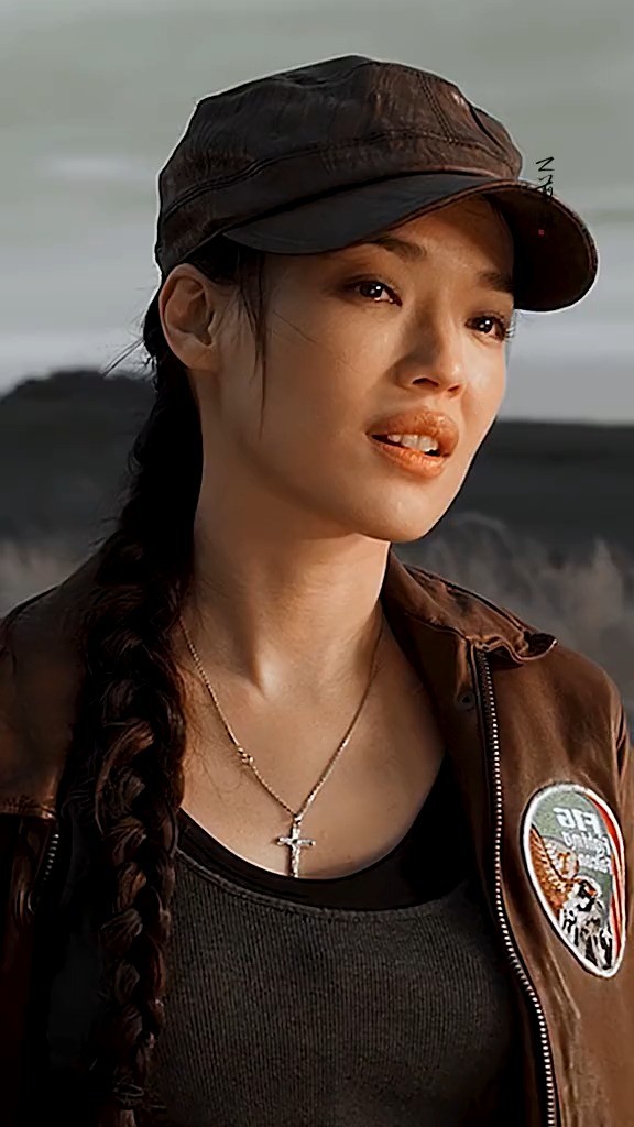 - 走路插兜,你是最酷的妞