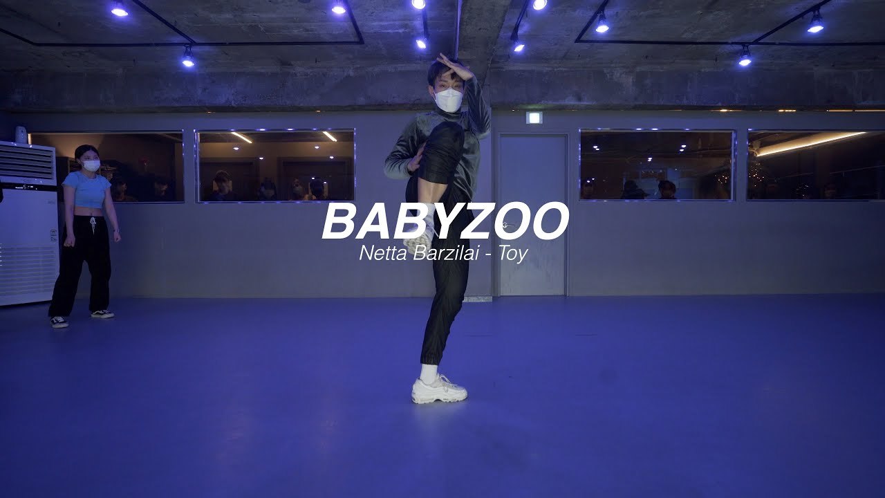 - 【舞蹈新编】Netta Barzilai《Toy》 BABY ZOO编舞 l PlayTheUrban
鸡叫哈哈哈哈哈配上手艺人,绝了