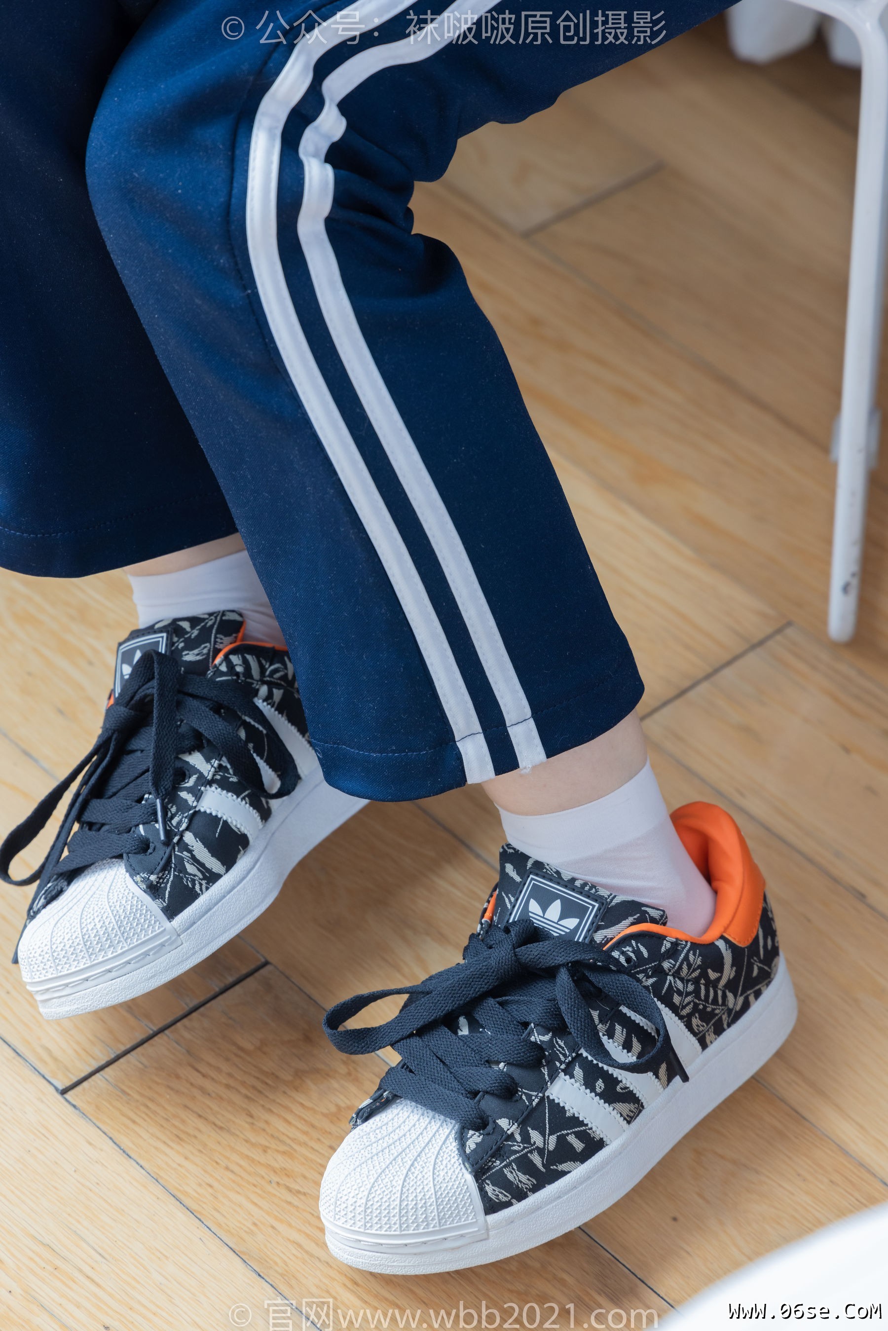 图片[23]-BoBoSocks袜啵啵 No.366 甜甜圈 -三双板鞋、白棉袜、短白丝[150P]-六色网