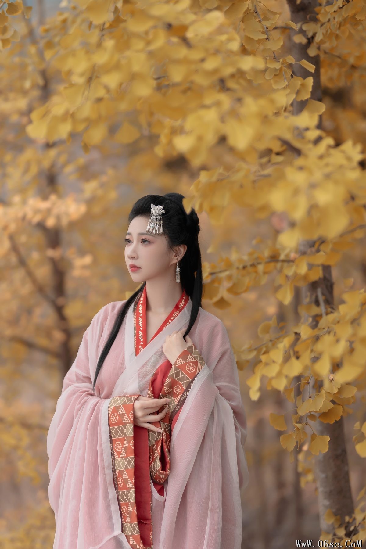 图片[27]-YiTuYu艺图语 Vol.5988 Qi Luo Sheng De Xiao Su Su[28P]-六色网
