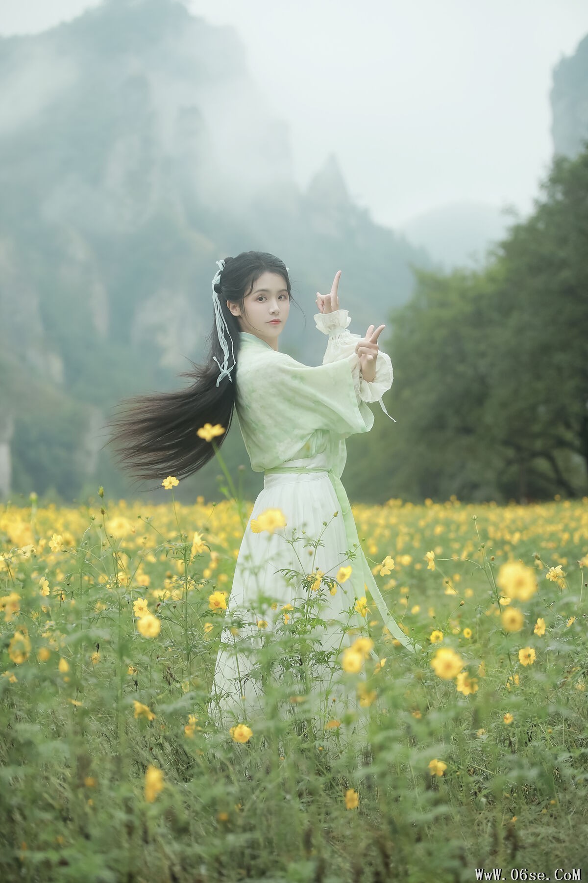图片[20]-YiTuYu艺图语 Vol.6889 Yi Mi Liang Gao[28P]-六色网