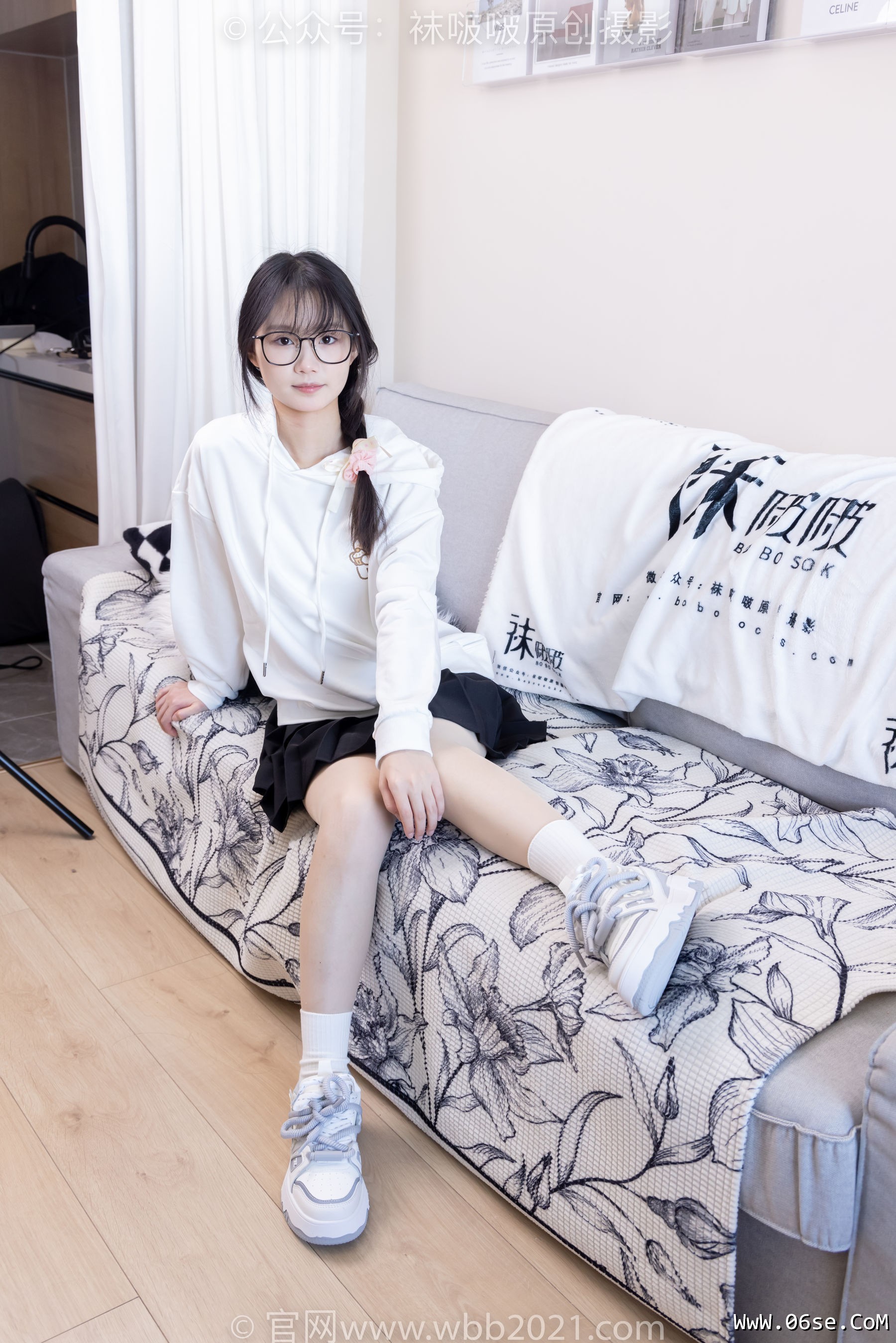 图片[103]-BoBoSocks袜啵啵 No.368 甜甜圈 -运动鞋、白棉袜、油亮肉丝[160P]-六色网