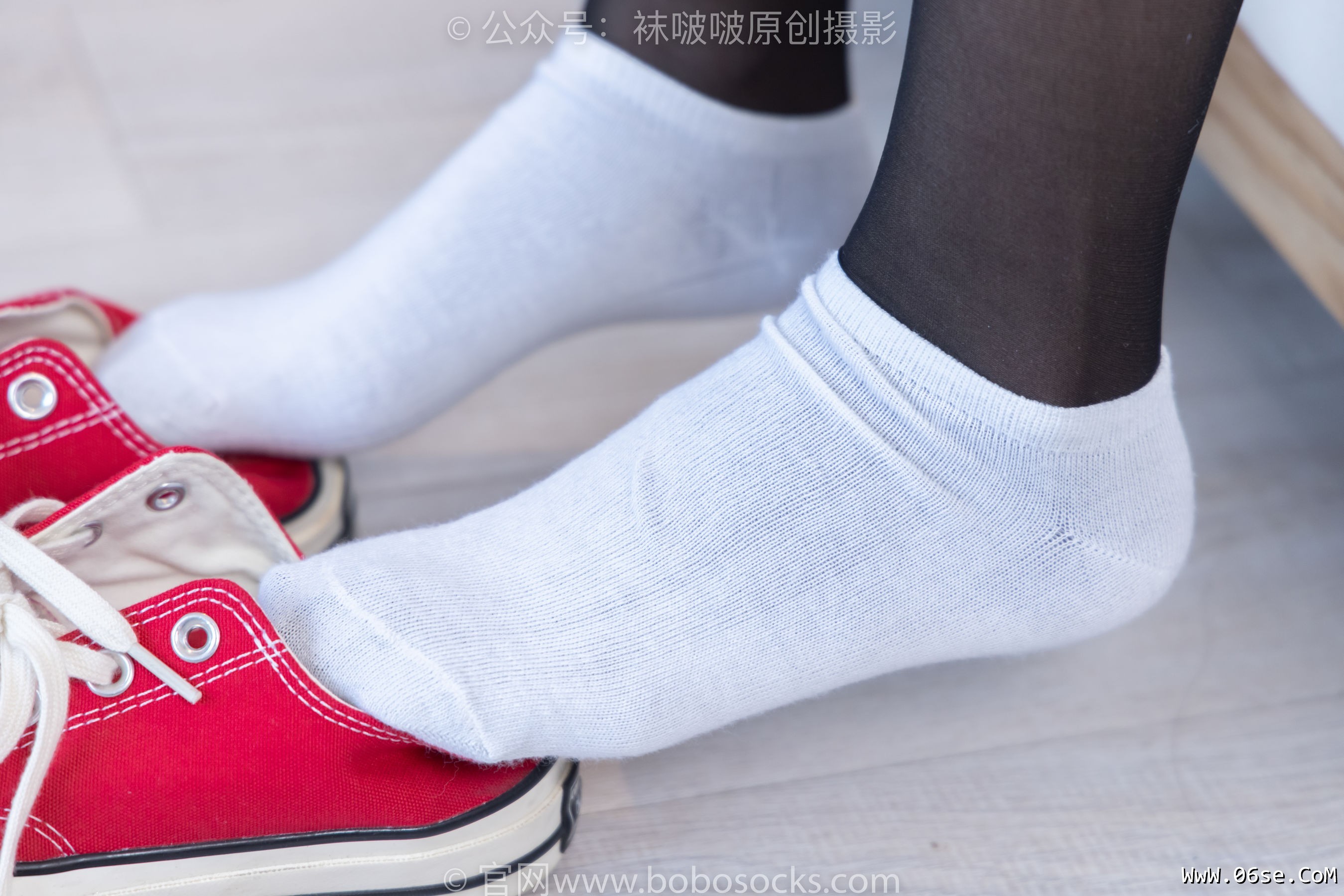 图片[105]-BoBoSocks袜啵啵 No.208 小沫 -红色匡威板鞋、短筒白棉袜、黑丝[146P]-六色网