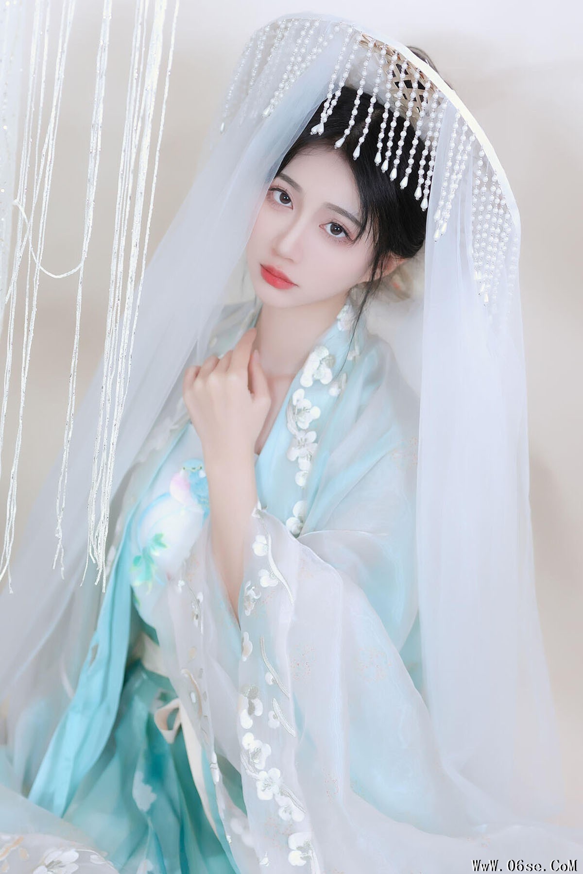 YiTuYu艺图语 Vol.6386 Qi Luo Sheng De Xiao Su Su[27P]-六色网