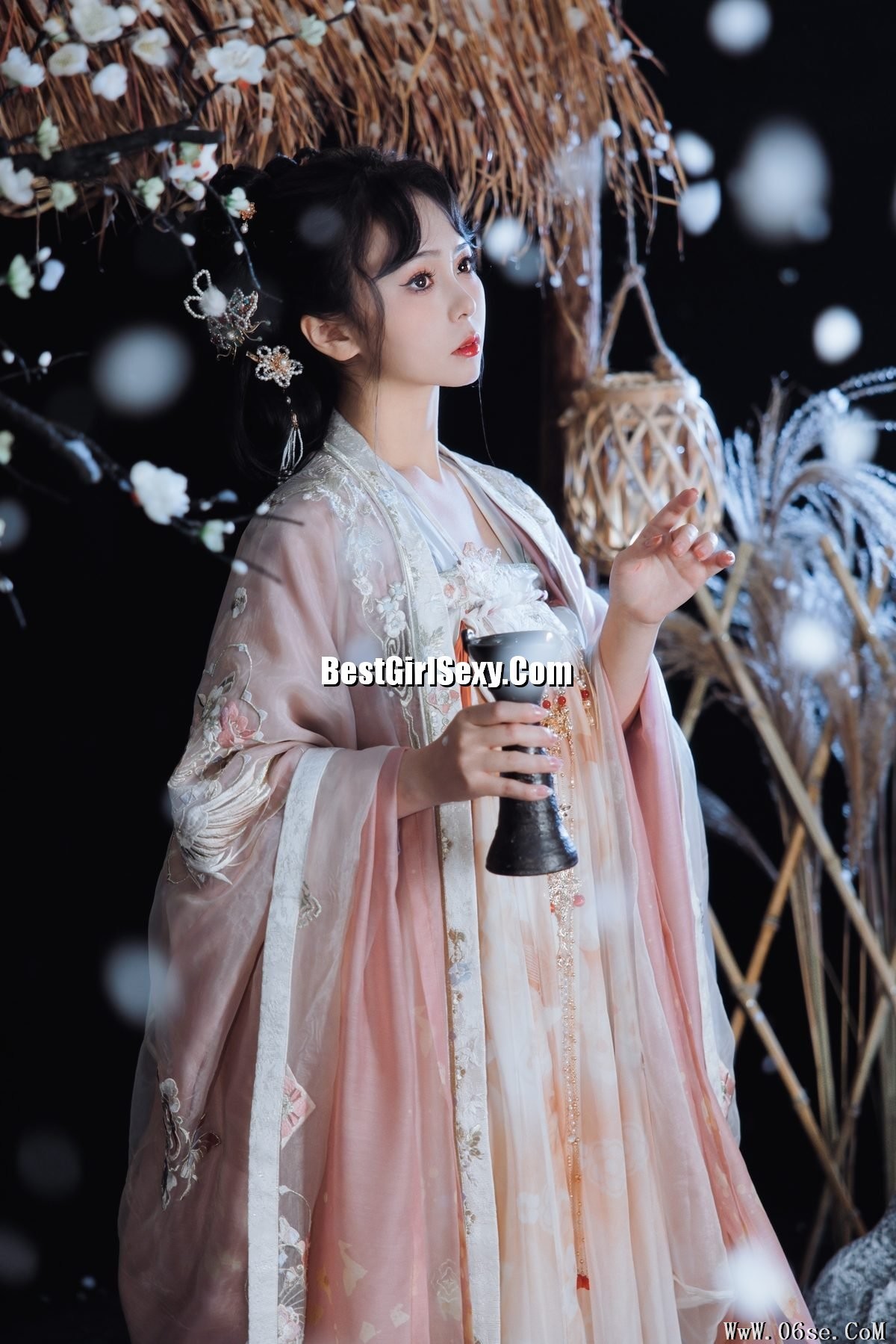 图片[13]-YiTuYu艺图语 Vol.3720 Qian Mo Hong Chen[23P]-六色网