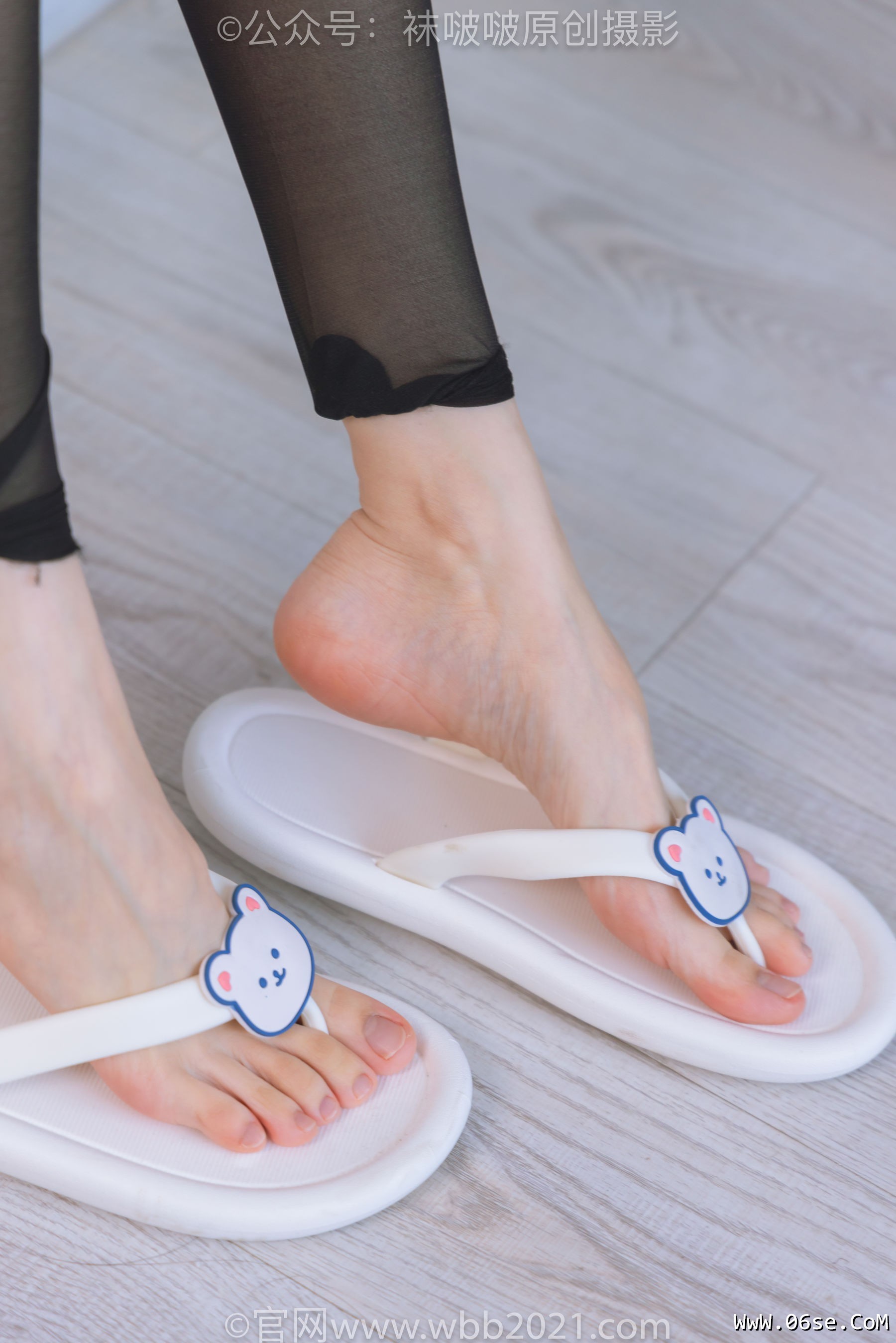 图片[106]-BoBoSocks袜啵啵 No.437 稚予 -女仆装、人字拖、薄黑丝、白棉袜、裸足[140P]-六色网
