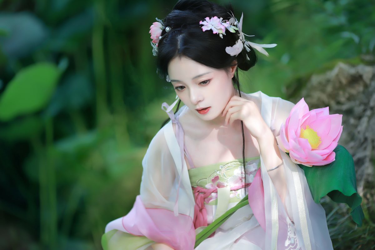 图片[6]-YiTuYu艺图语 Vol.5240 Nu Li Hua Zhuang De Sui Sui[23P]-六色网