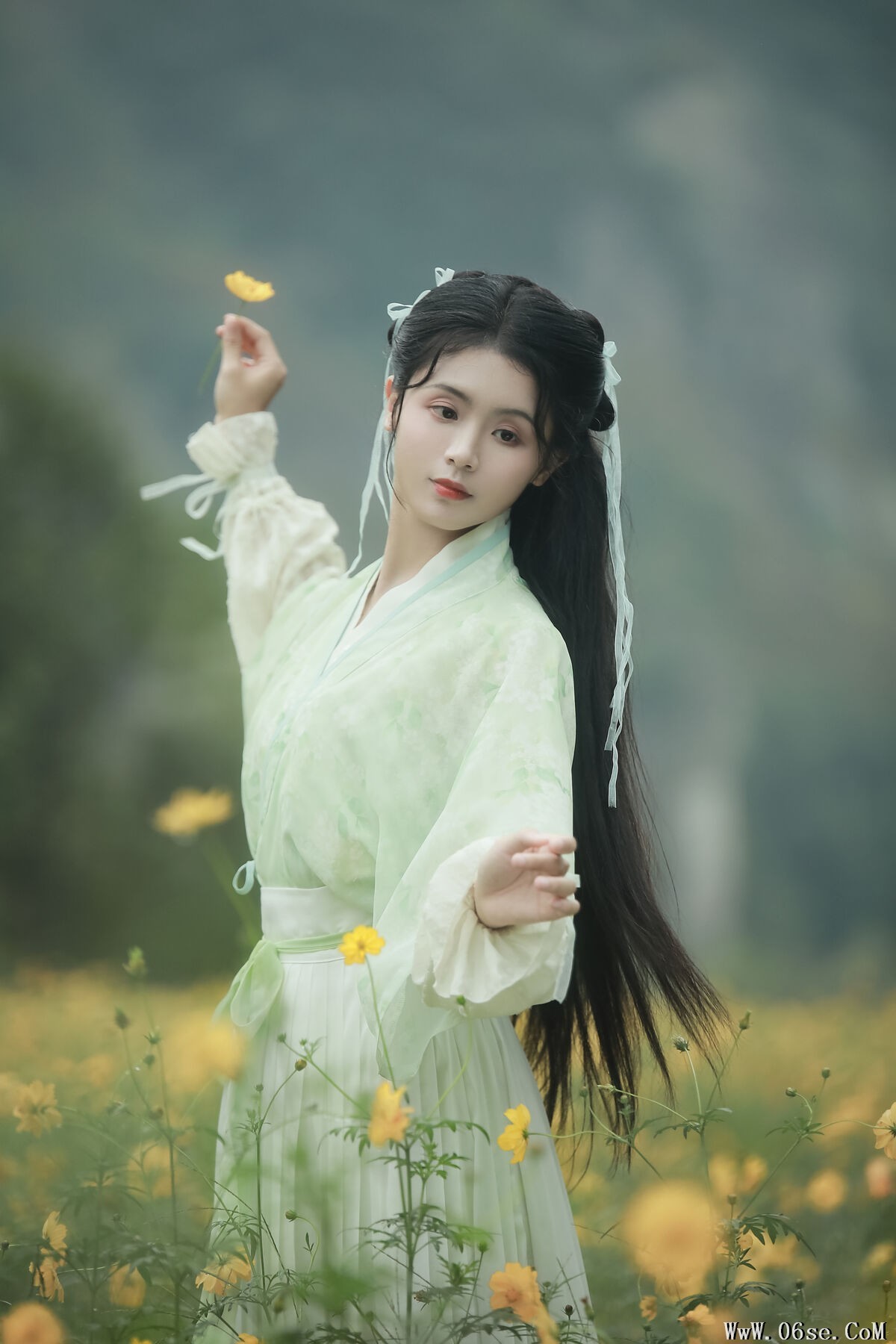 图片[24]-YiTuYu艺图语 Vol.6889 Yi Mi Liang Gao[28P]-六色网