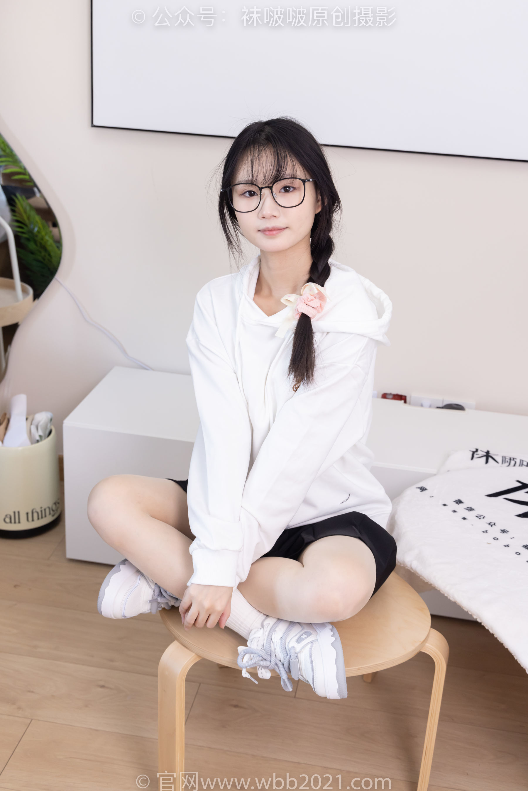 图片[81]-BoBoSocks袜啵啵 No.368 甜甜圈 -运动鞋、白棉袜、油亮肉丝[160P]-六色网