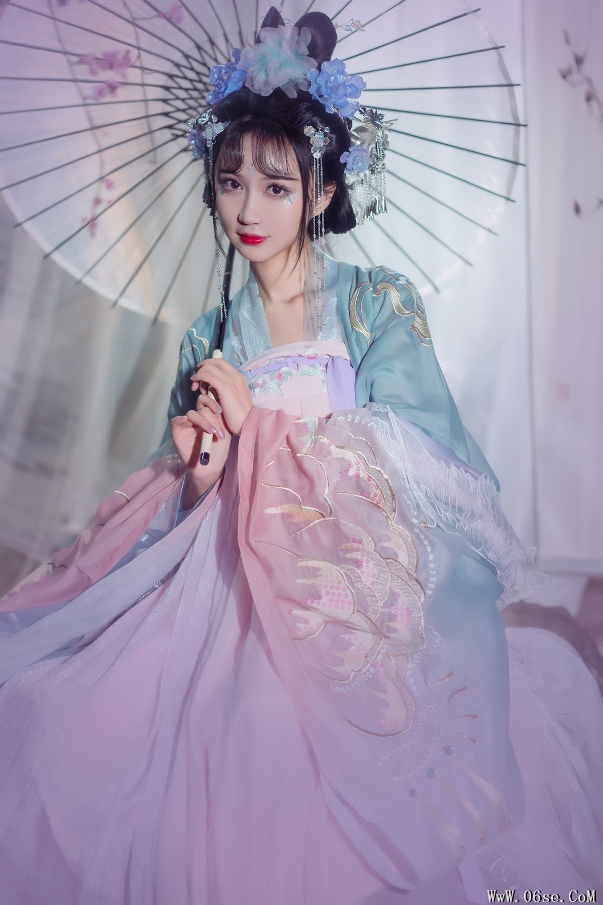 YiTuYu艺图语 Vol.3431 Qi Luo Sheng De Xiao Su Su[29P]-六色网