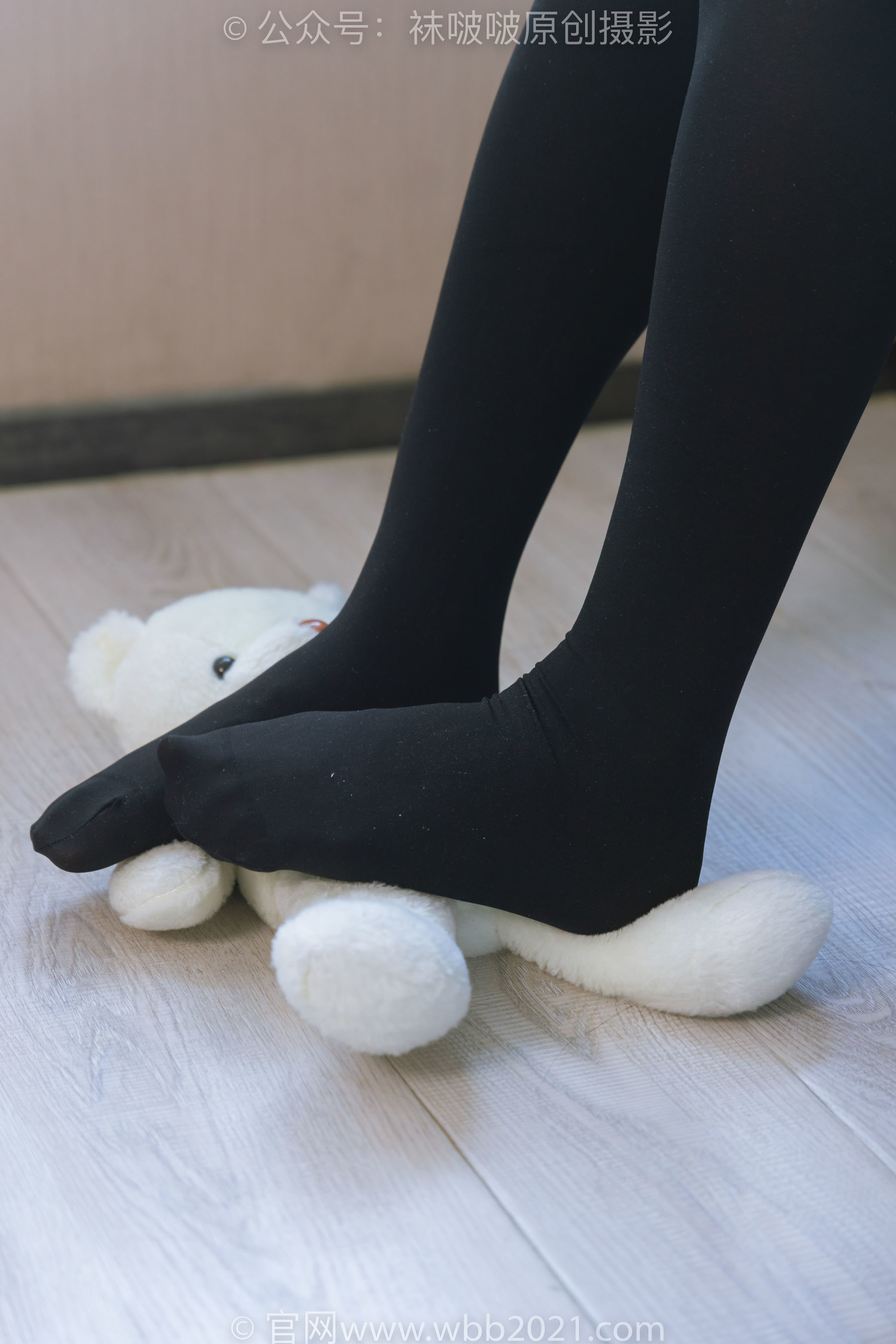 图片[11]-BoBoSocks袜啵啵 No.315 小沫 -平底鞋、厚黑丝、模特穿鞋及丝袜踩玩偶小熊剧情[140P]-六色网