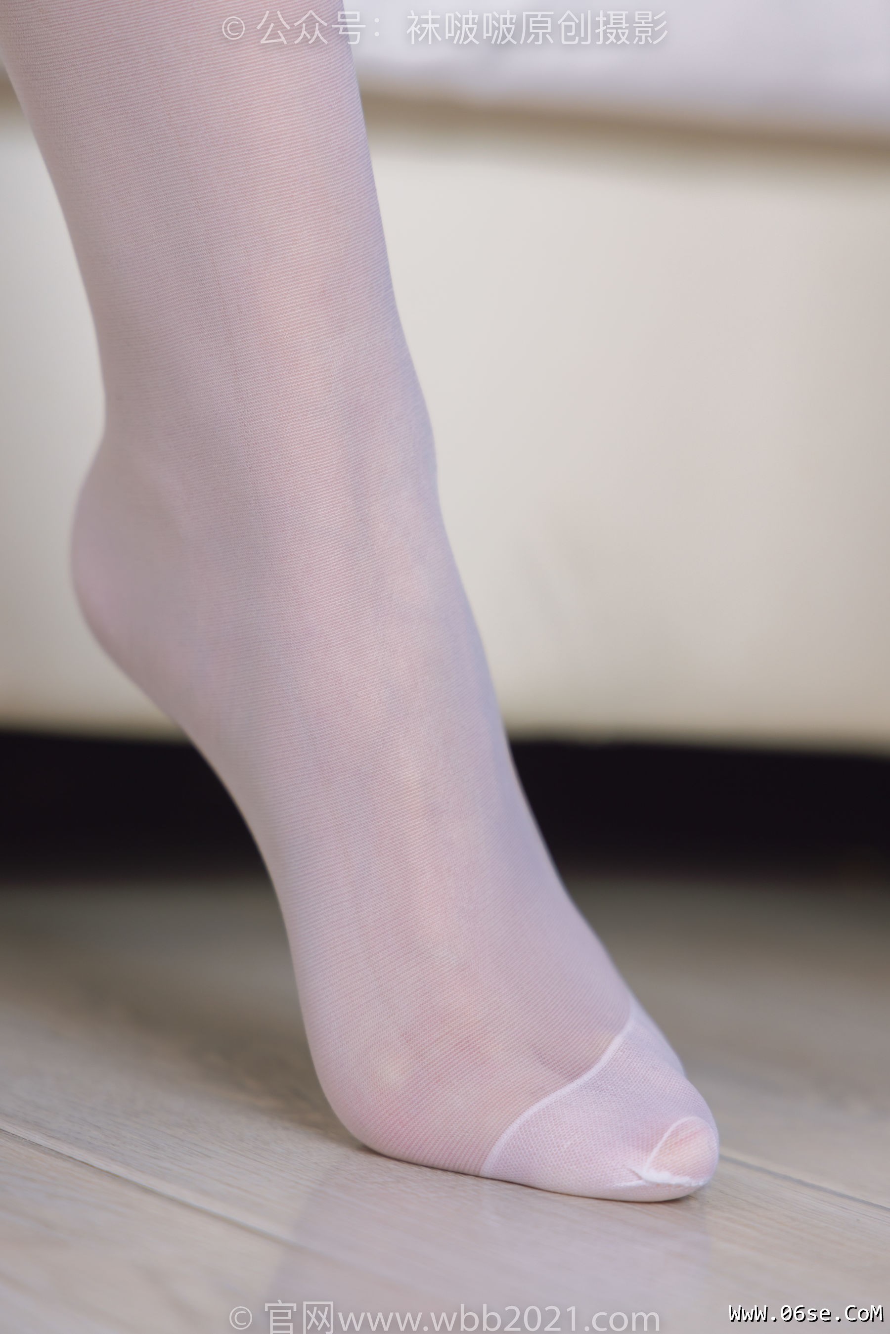图片[33]-BoBoSocks袜啵啵 No.253 小甜豆 -两双高跟鞋、一只脚小腿白丝、一只脚小腿黑丝[219P]-六色网