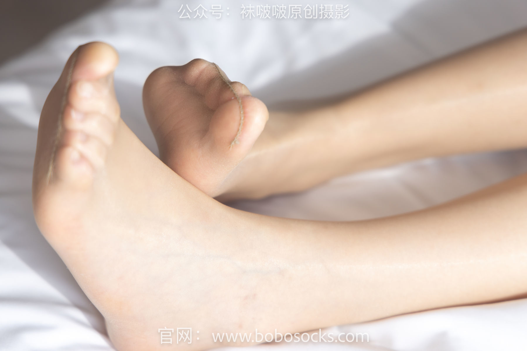 图片[106]-BoBoSocks袜啵啵 No.153 小甜豆-华伦天奴高跟鞋、油亮肉丝、油亮白丝、圣诞服[140P]-六色网