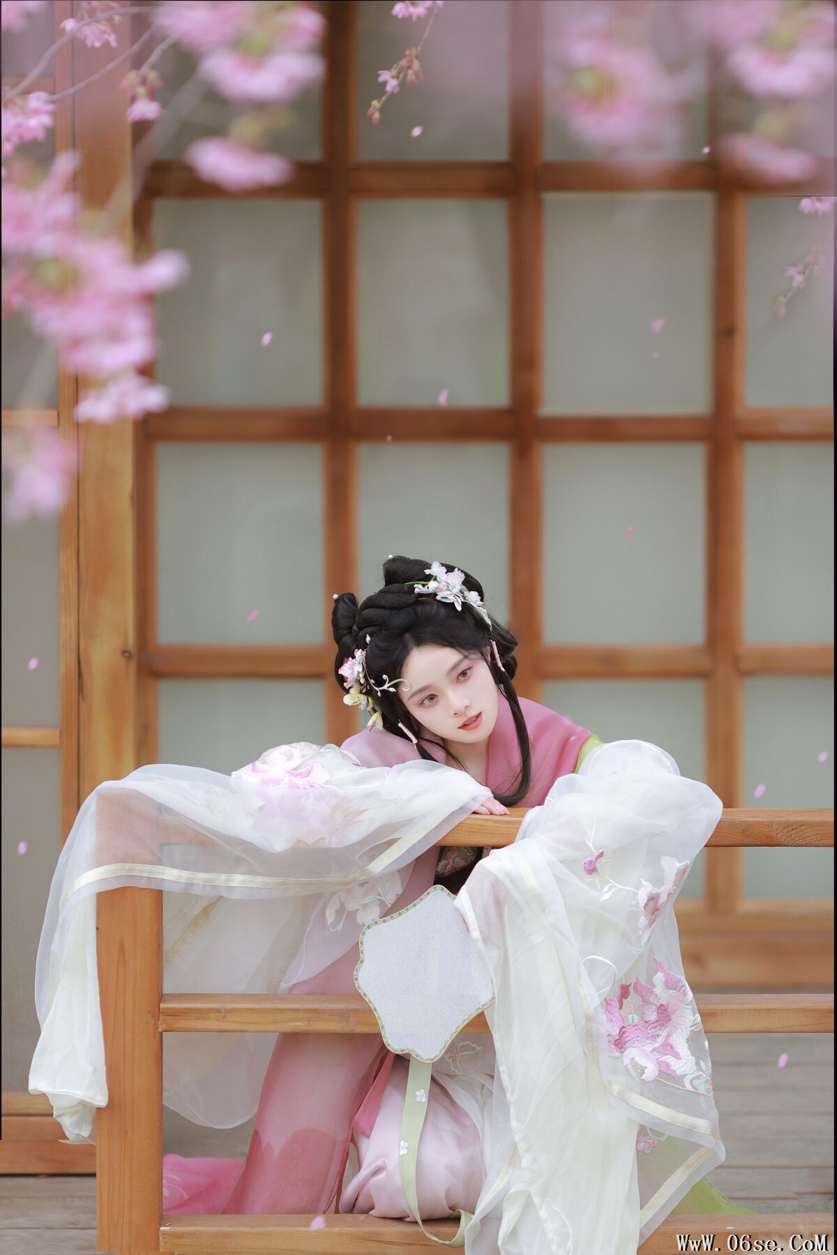 图片[14]-YiTuYu艺图语 Vol.6610 Nu Li Hua Zhuang De Sui Sui[22P]-六色网