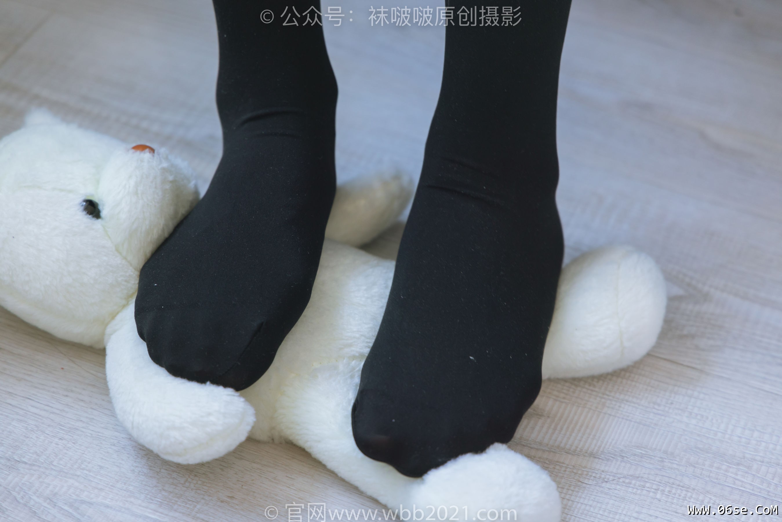 图片[14]-BoBoSocks袜啵啵 No.315 小沫 -平底鞋、厚黑丝、模特穿鞋及丝袜踩玩偶小熊剧情[140P]-六色网
