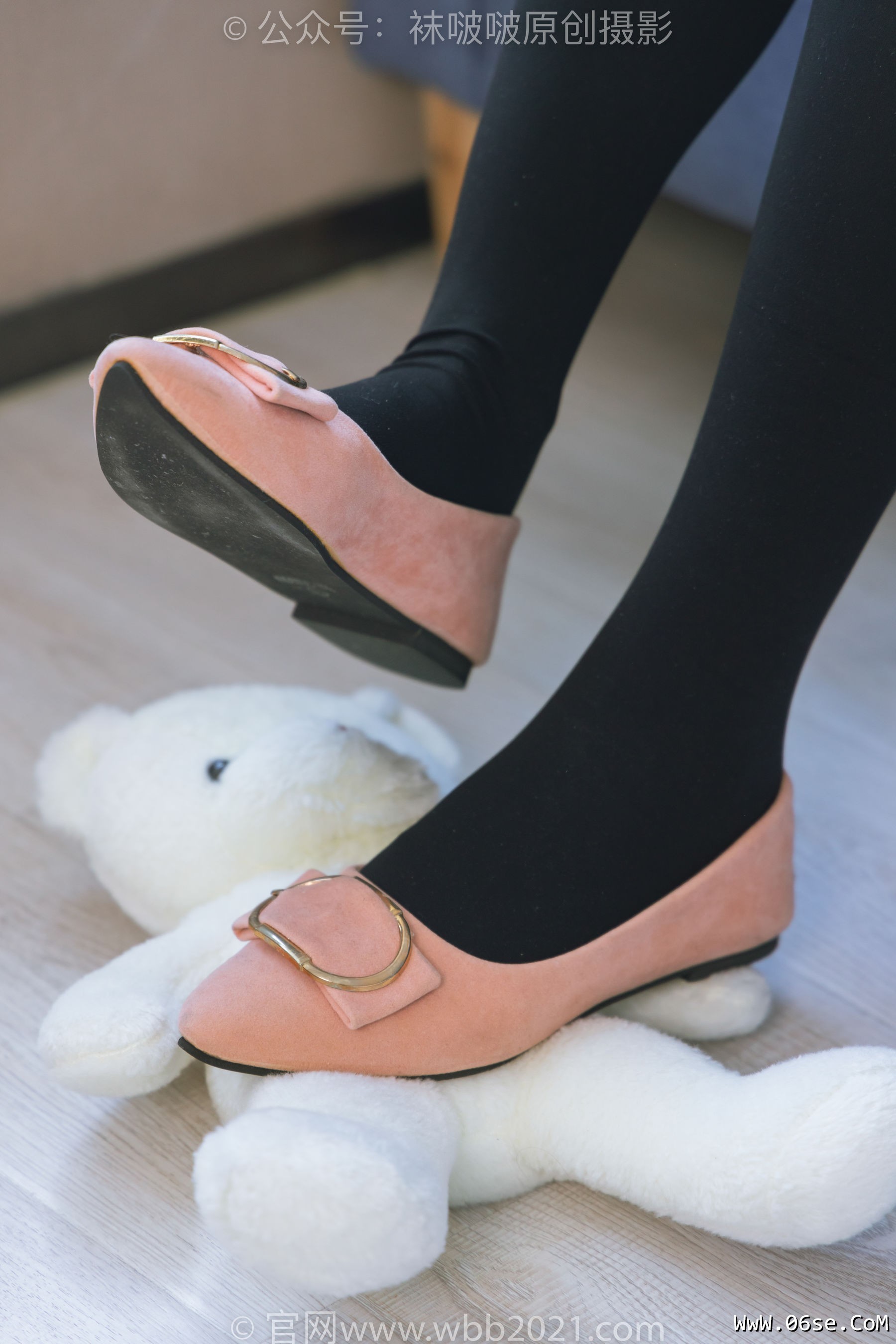 图片[30]-BoBoSocks袜啵啵 No.315 小沫 -平底鞋、厚黑丝、模特穿鞋及丝袜踩玩偶小熊剧情[140P]-六色网