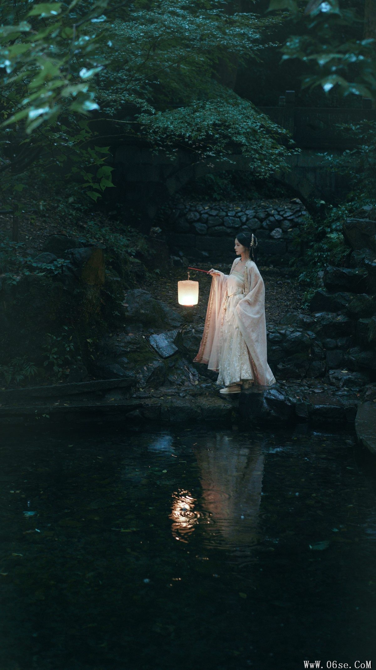 图片[18]-YiTuYu艺图语 Vol.5640 Zou Yu Tong[26P]-六色网