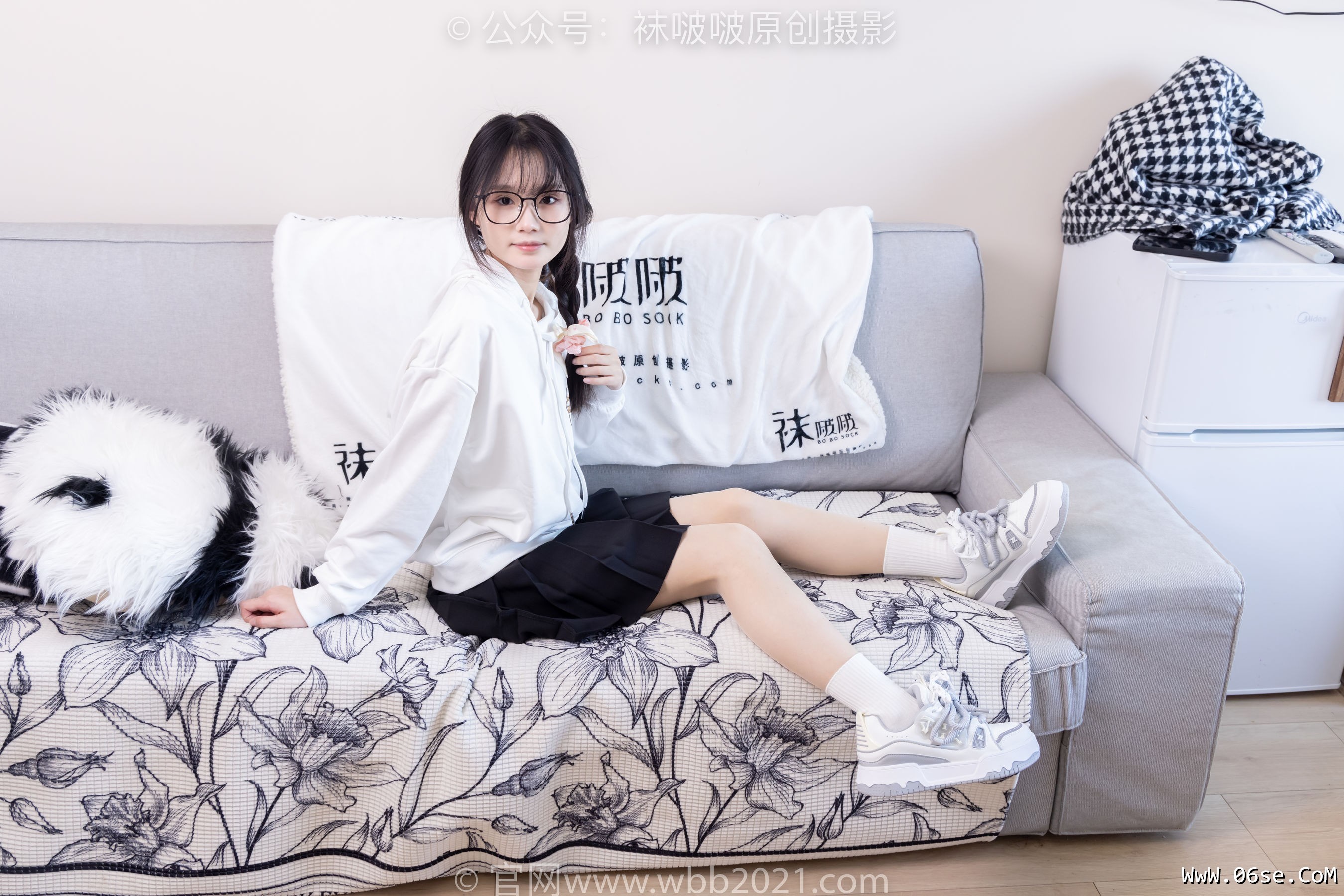 图片[107]-BoBoSocks袜啵啵 No.368 甜甜圈 -运动鞋、白棉袜、油亮肉丝[160P]-六色网