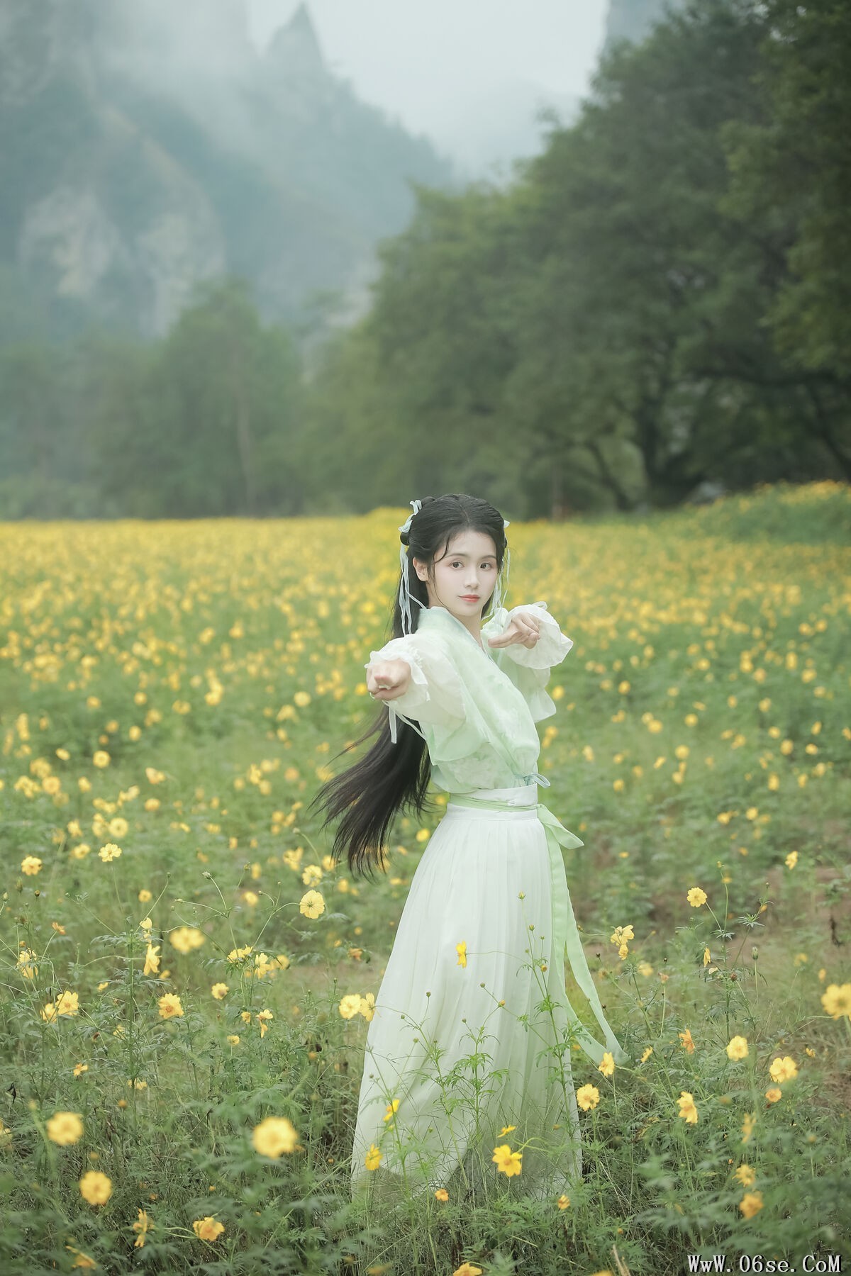 图片[19]-YiTuYu艺图语 Vol.6889 Yi Mi Liang Gao[28P]-六色网