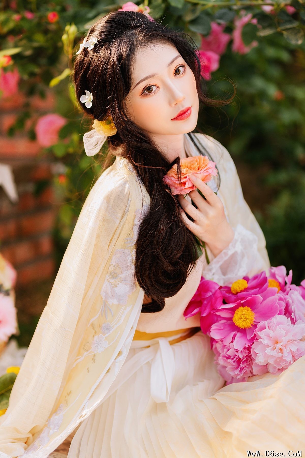 YiTuYu艺图语 Vol.4063 Liu Liu Yang Liu Liu[24P]-六色网
