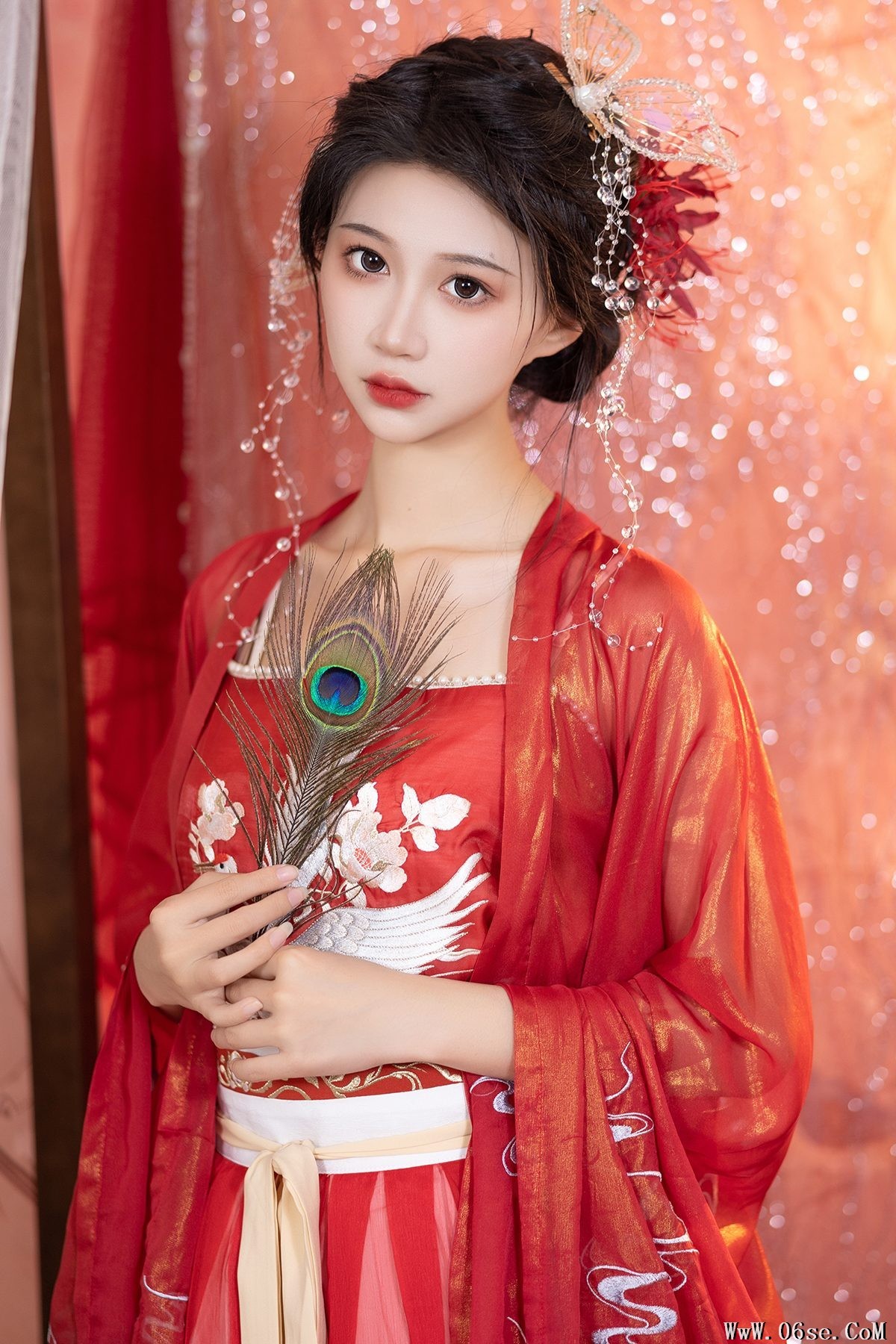 YiTuYu艺图语 Vol.4129 Qi Luo Sheng De Xiao Su Su[25P]-六色网