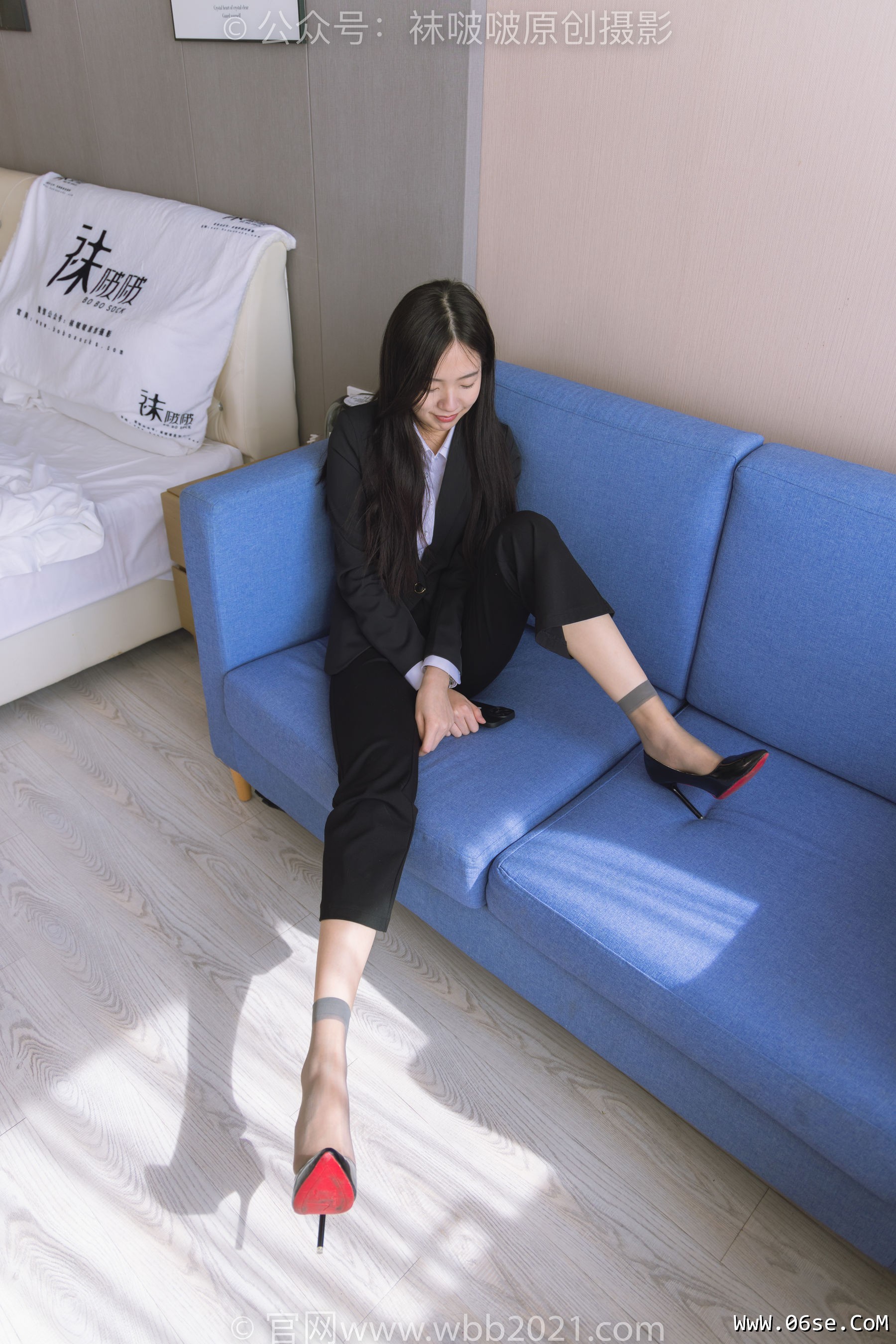 图片[257]-BoBoSocks袜啵啵 No.245 小甜豆 -高跟鞋、短灰丝、半蹲镜头较多[299P]-六色网