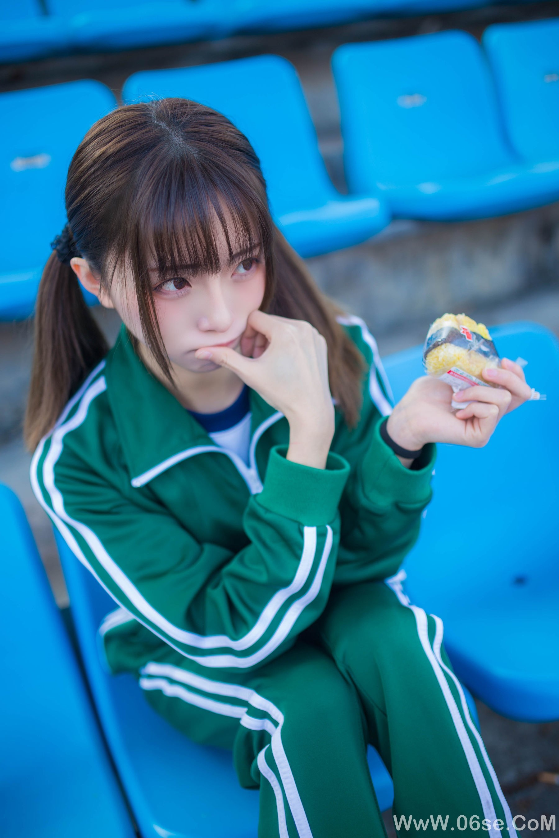 图片[6]-动漫博主Kitaro_绮太郎 绿色运动服女孩[18P]-六色网