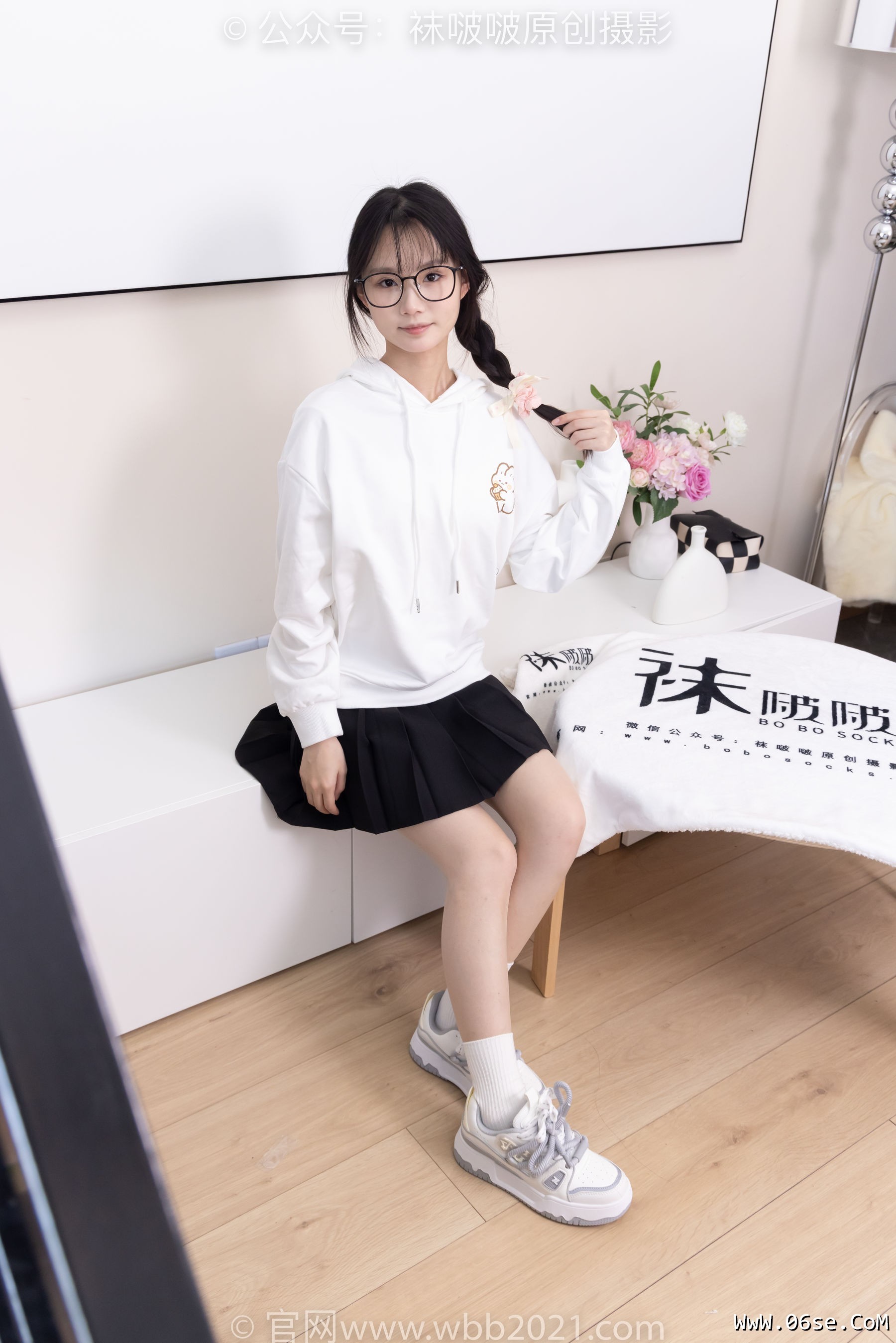 图片[84]-BoBoSocks袜啵啵 No.368 甜甜圈 -运动鞋、白棉袜、油亮肉丝[160P]-六色网