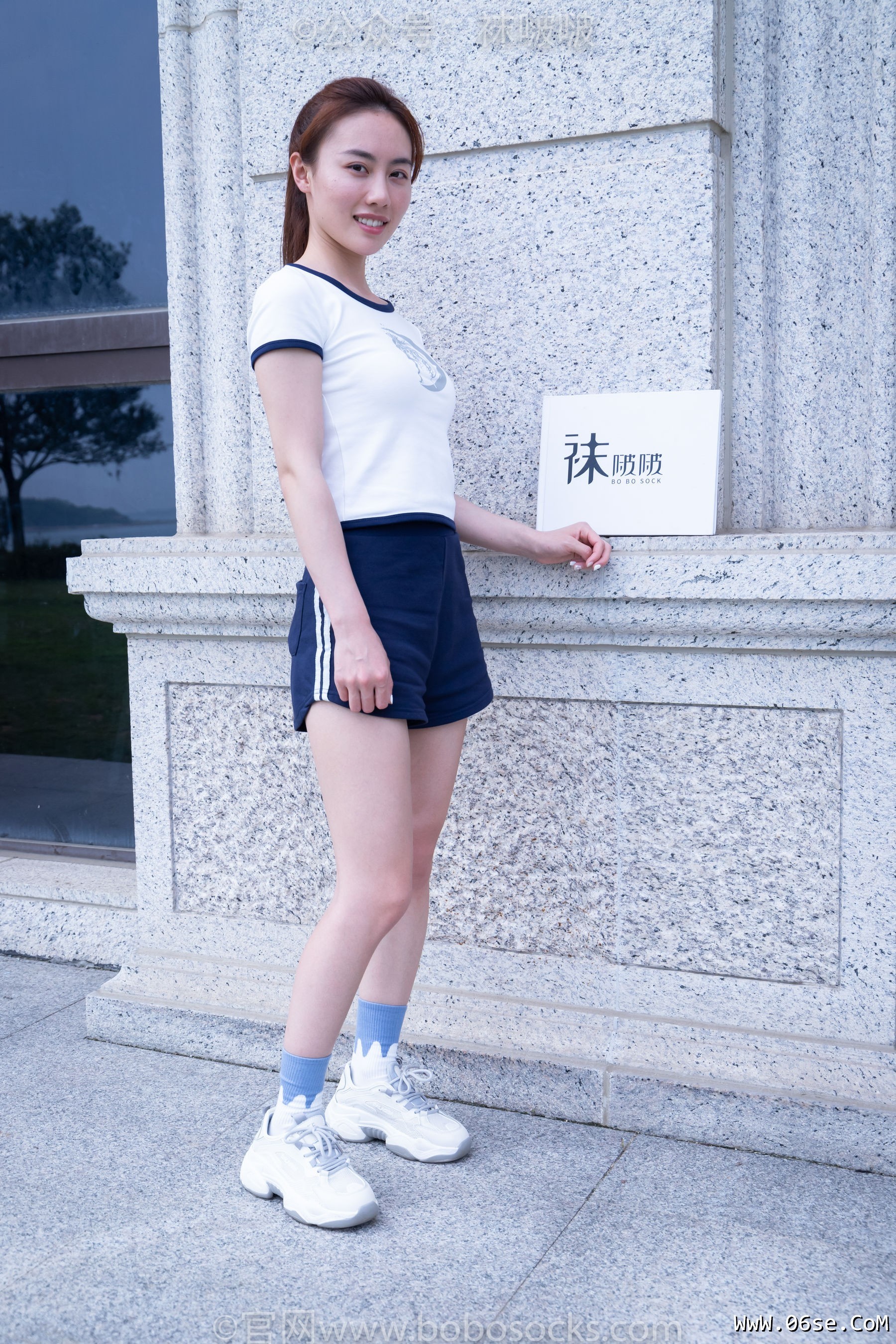 图片[2]-BoBoSocks袜啵啵 No.028 小米-运动鞋、白棉袜、裸足[133P]-六色网