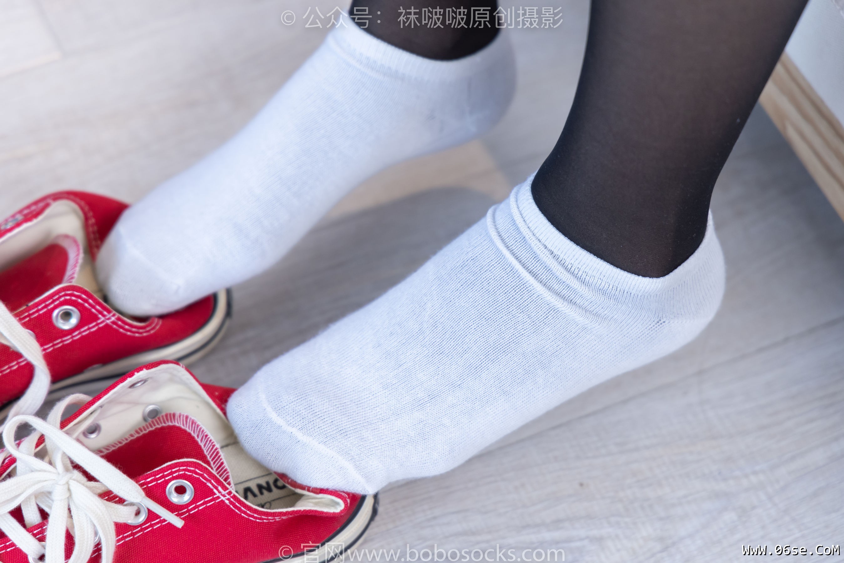 图片[106]-BoBoSocks袜啵啵 No.208 小沫 -红色匡威板鞋、短筒白棉袜、黑丝[146P]-六色网