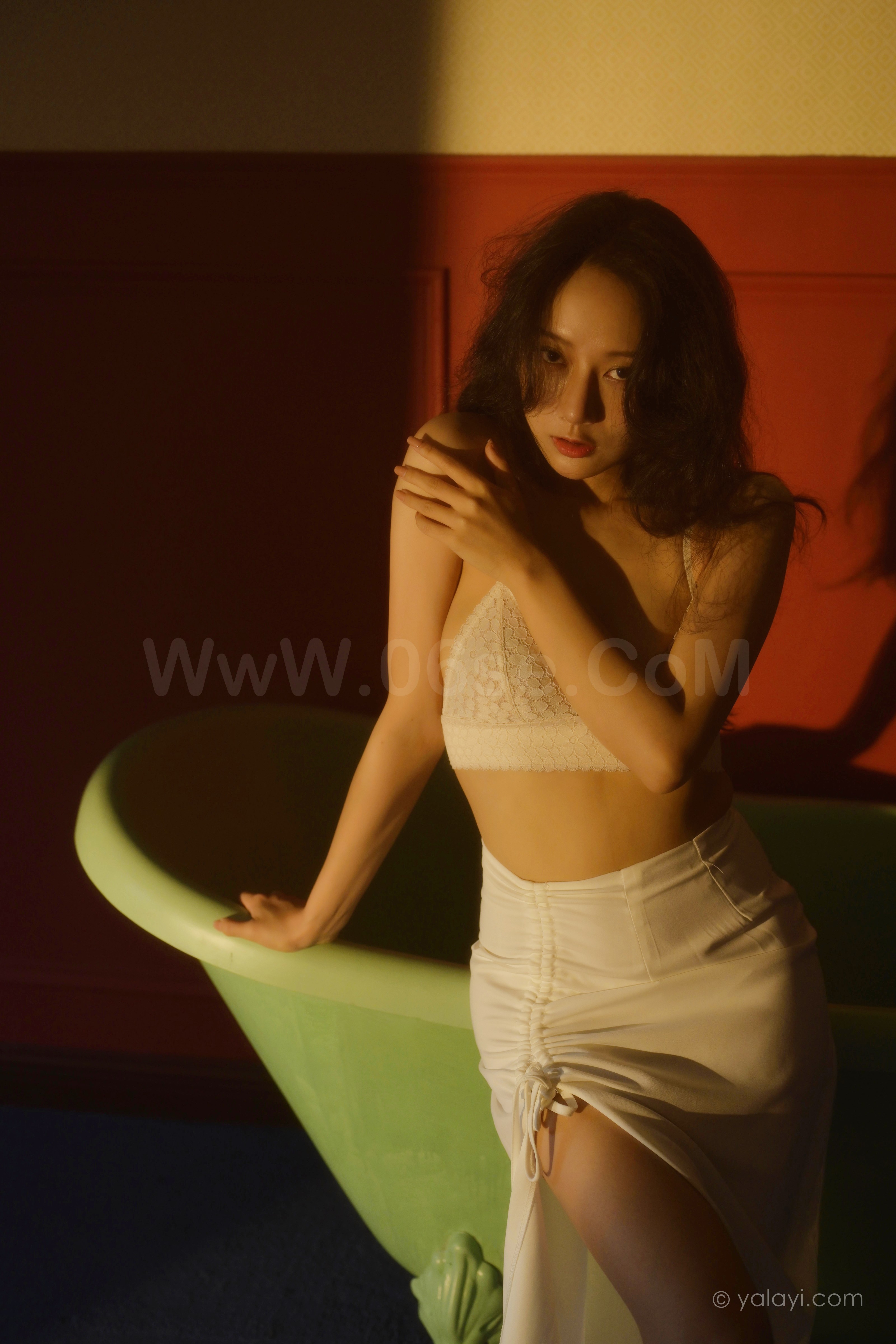 图片[47]-雅拉伊 – 何嘉颖《她是谁》[52P]-六色网