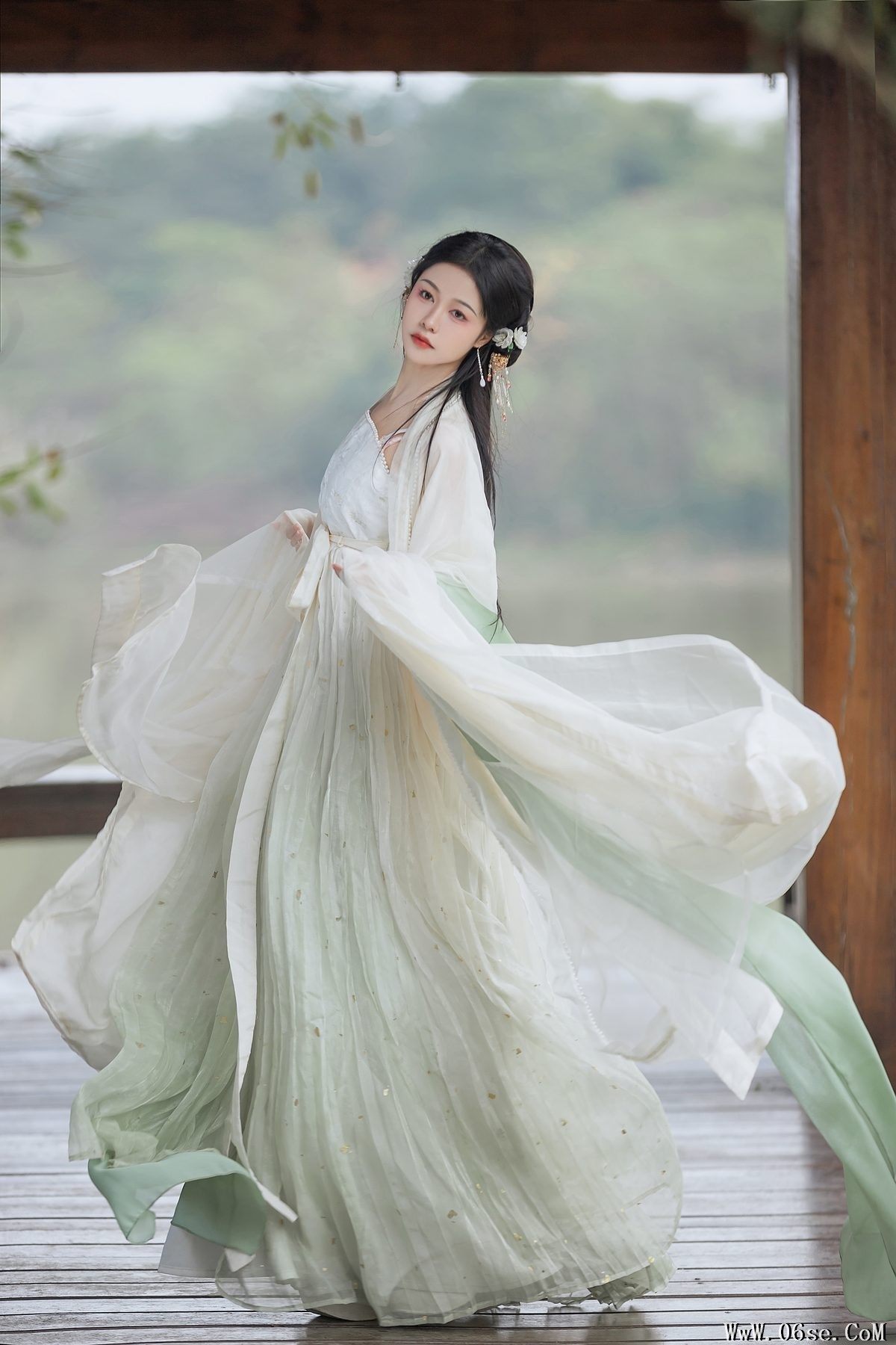 图片[4]-YiTuYu艺图语 Vol.3529 Li Yi Yi[23P]-六色网