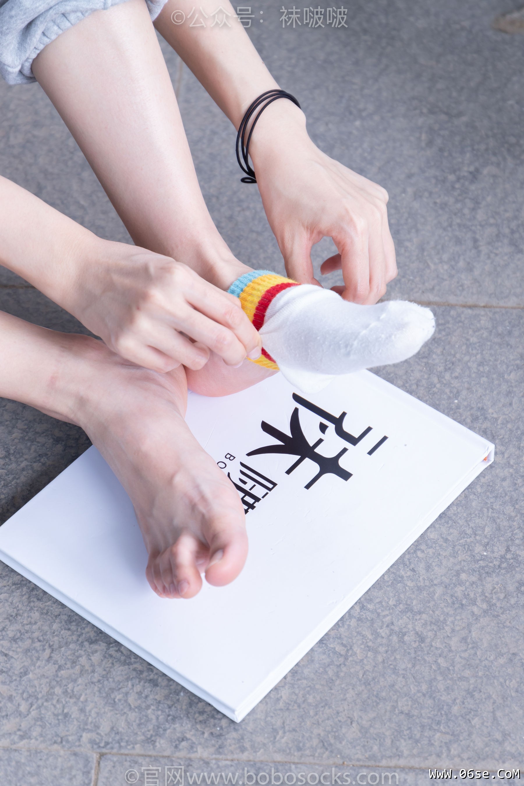 图片[123]-BoBoSocks袜啵啵 No.012 泡芙-运动鞋、白棉袜、裸足[132P]-六色网