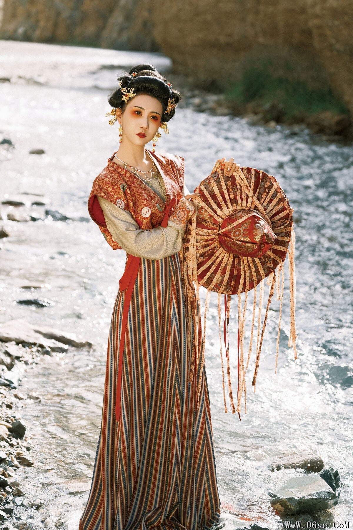 图片[23]-YiTuYu艺图语 Vol.7732 Xiao Bei Ke Qing Bu Yao Fang Qi[25P]-六色网