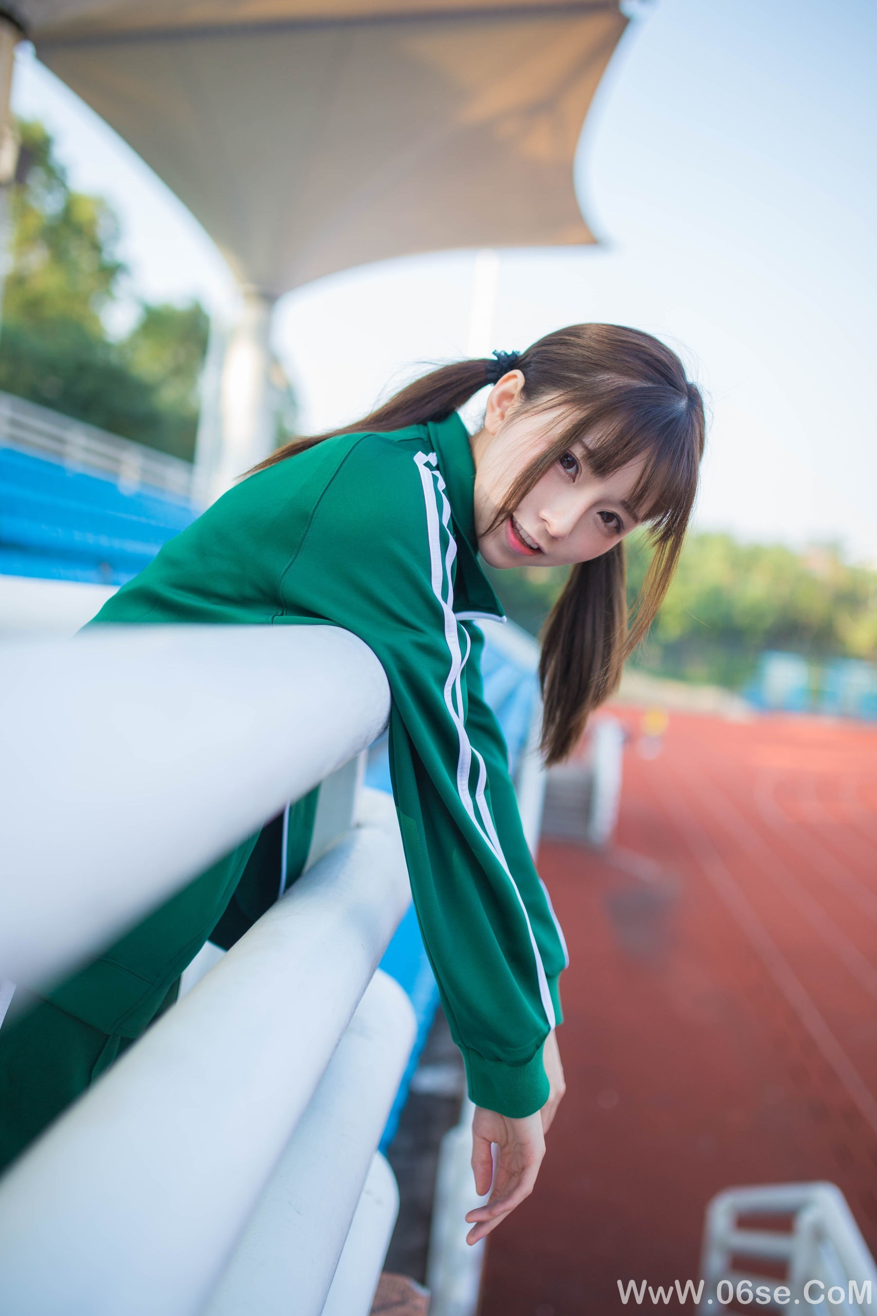 图片[11]-动漫博主Kitaro_绮太郎 绿色运动服女孩[18P]-六色网