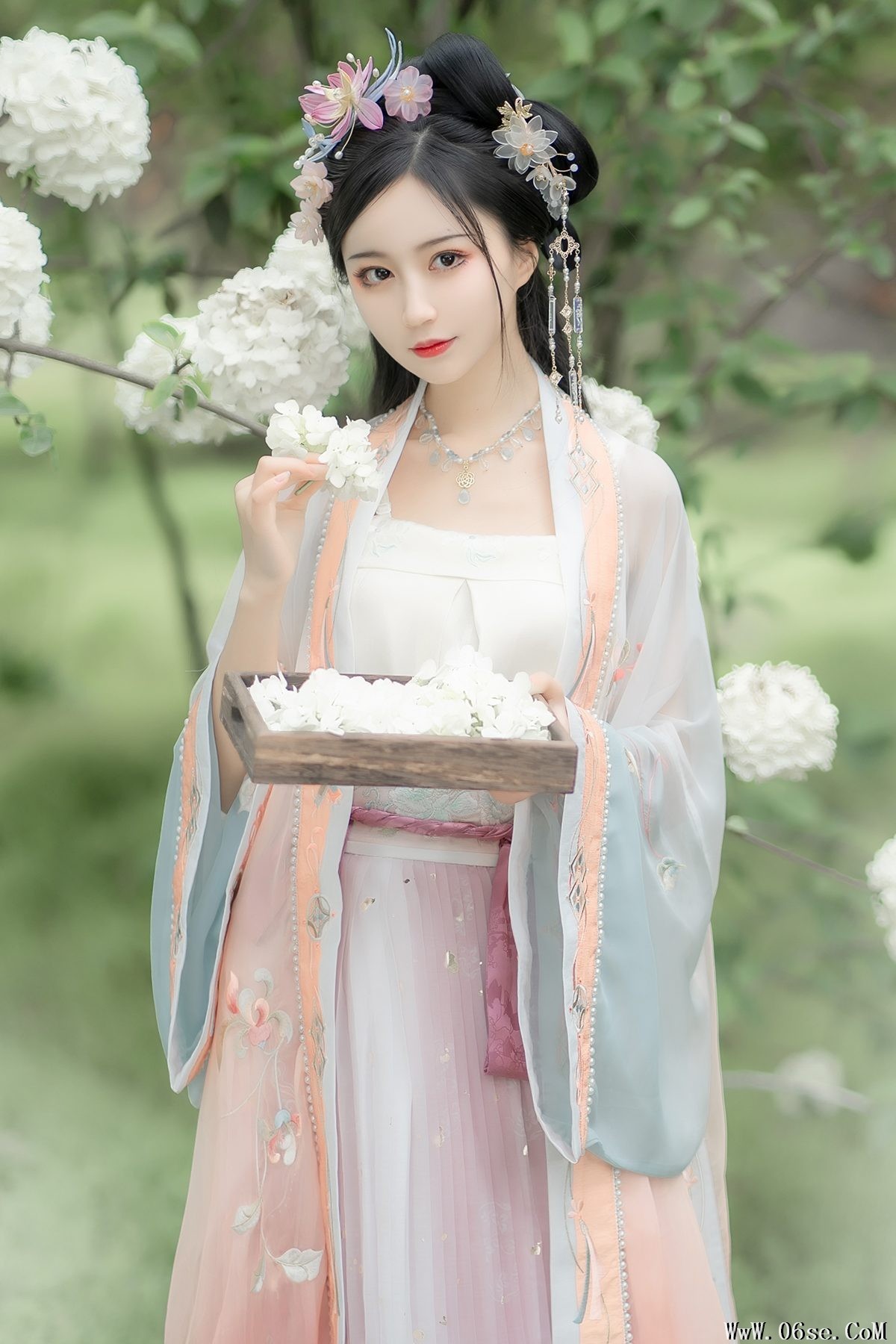 YiTuYu艺图语 Vol.3170 Qi Luo Sheng De Xiao Su Su[37P]-六色网